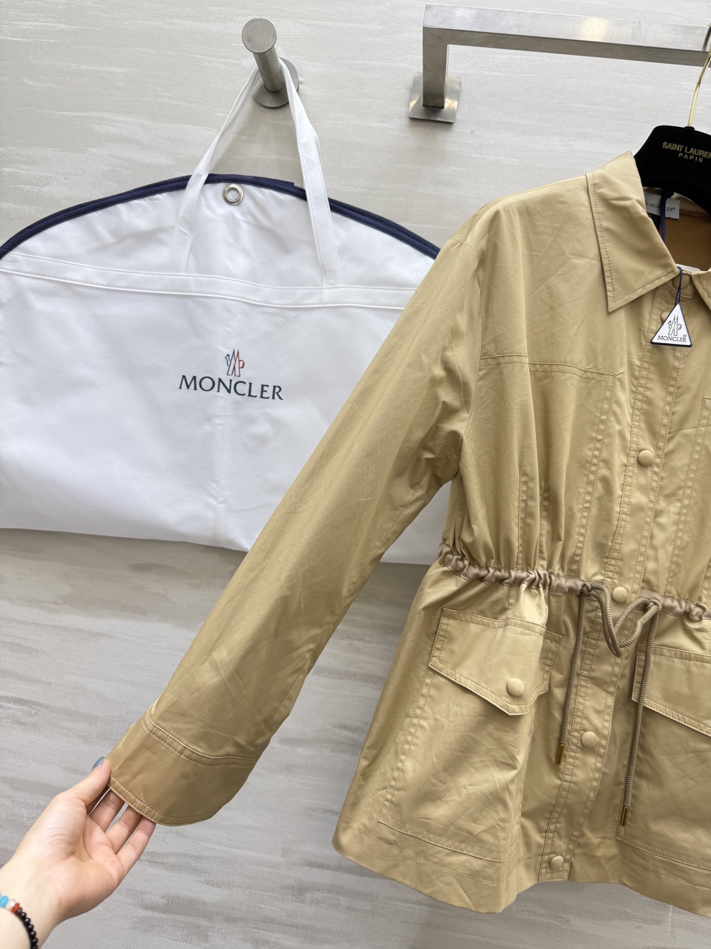 #Moncle♡新款 抽绳收腰翻领风衣外套 高品质 现货来size：S/M/L（s码胸围：100，衣长：