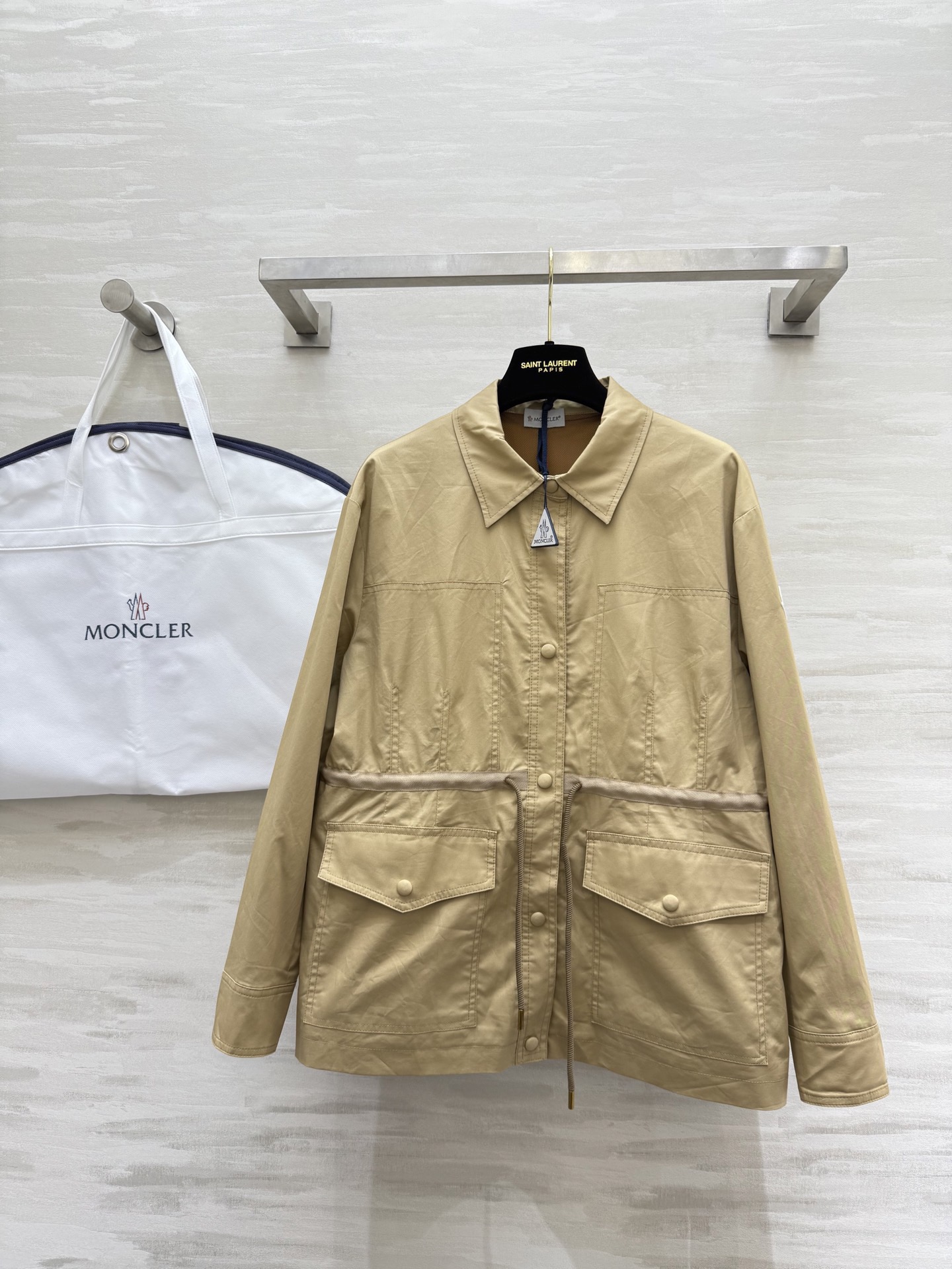 #Moncle♡新款 抽绳收腰翻领风衣外套 高品质 现货来size：S/M/L（s码胸围：100，衣长：