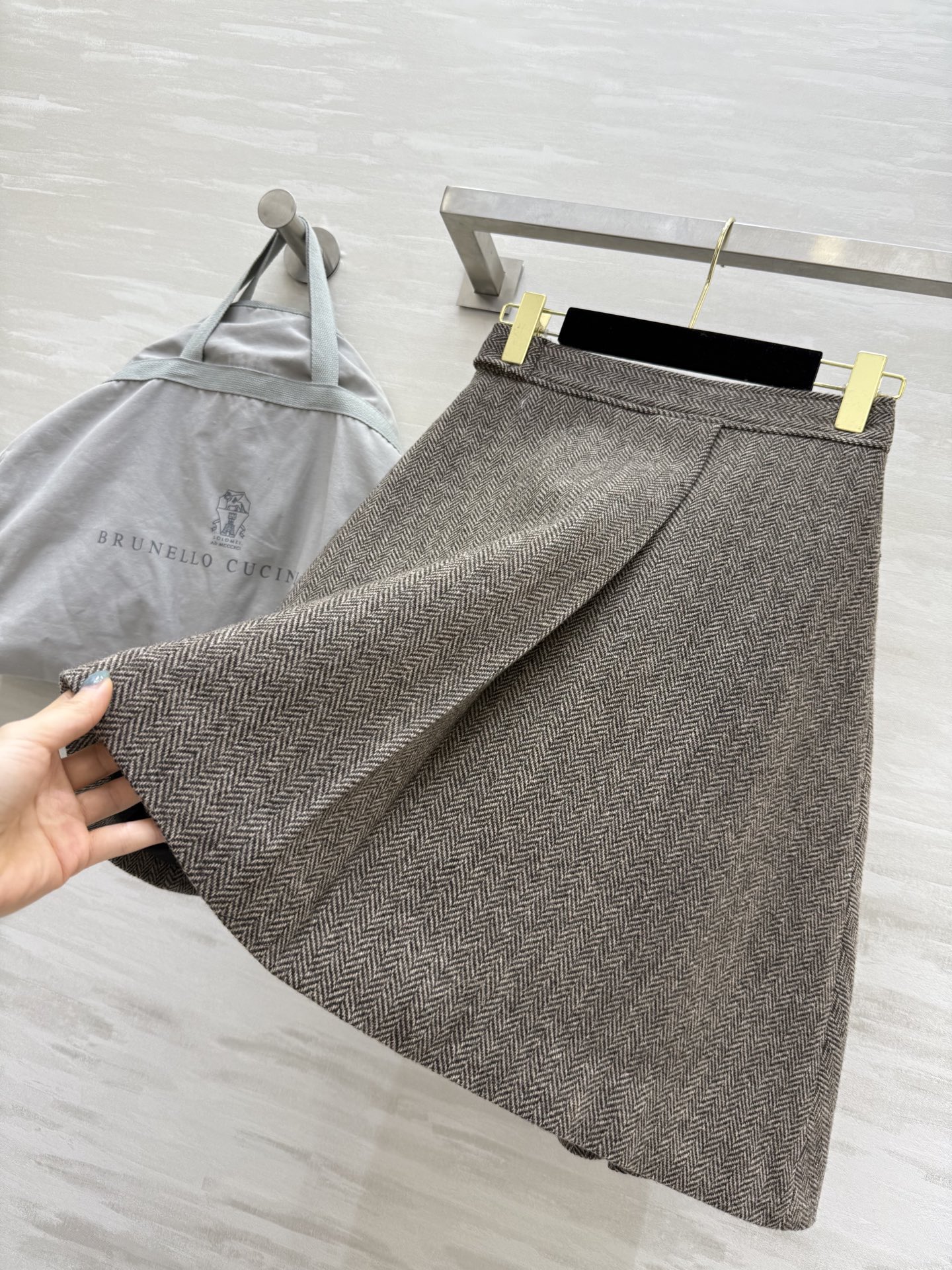 #Brunello Cucinell♡新款 羊毛百褶半身裙采用高品质羊毛 经典人字纹设计 质感细腻又保暖