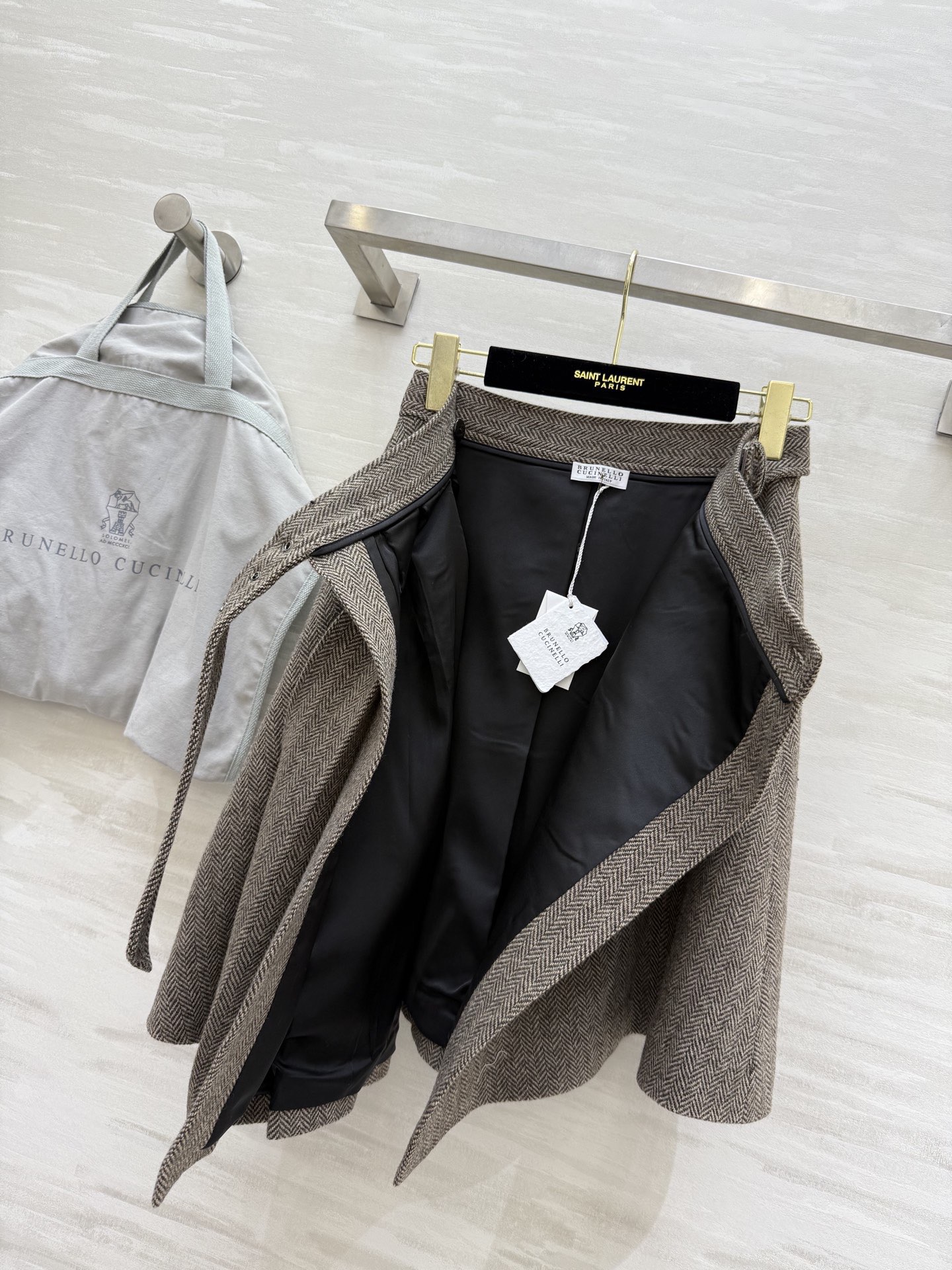 #Brunello Cucinell♡新款 羊毛百褶半身裙采用高品质羊毛 经典人字纹设计 质感细腻又保暖