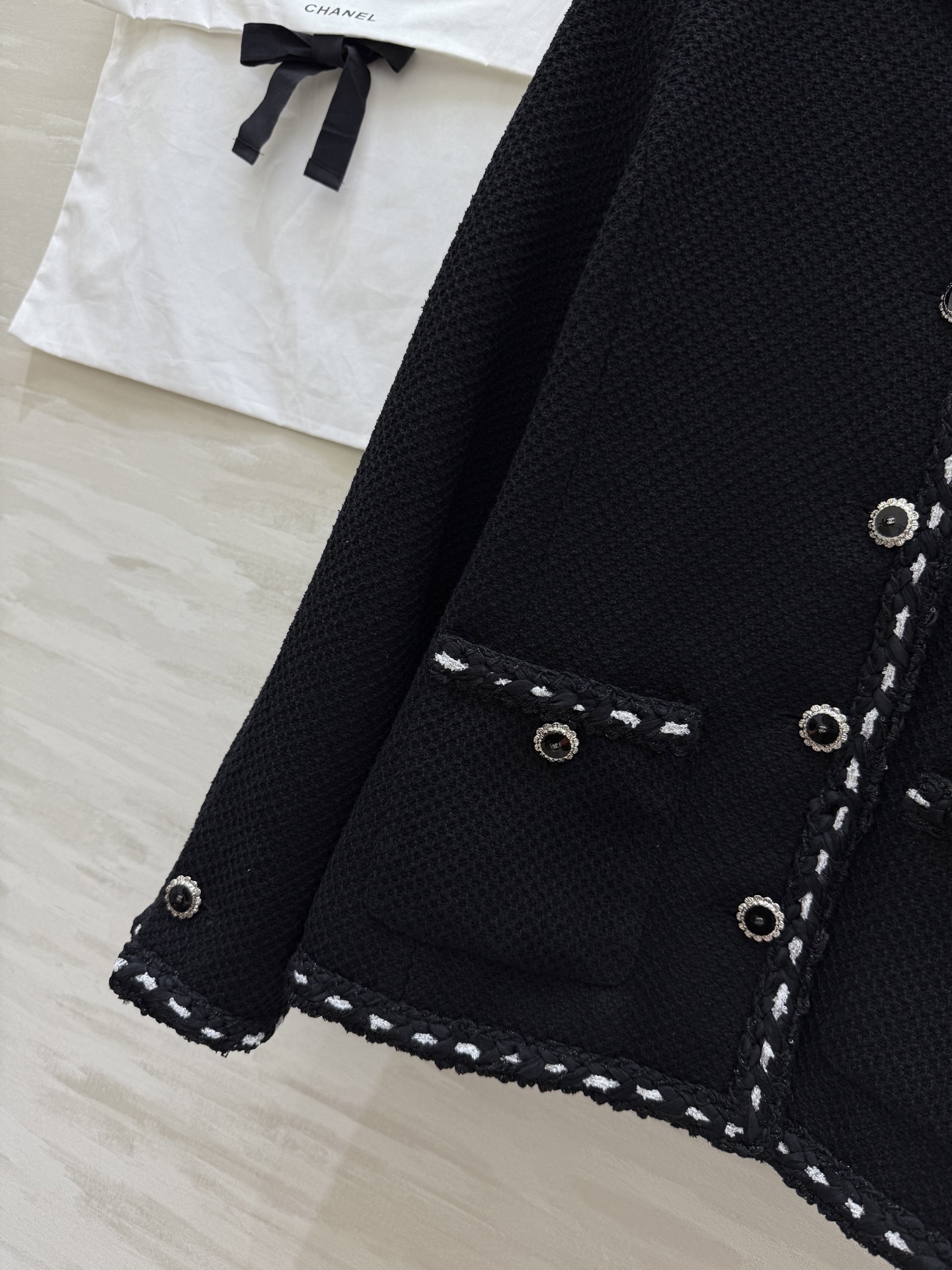 #Chane♡²⁶C粗花呢外套 定制经典粗花呢材质 柔软挺括 精致镶边 优雅复古气质满分 高品质定制 现