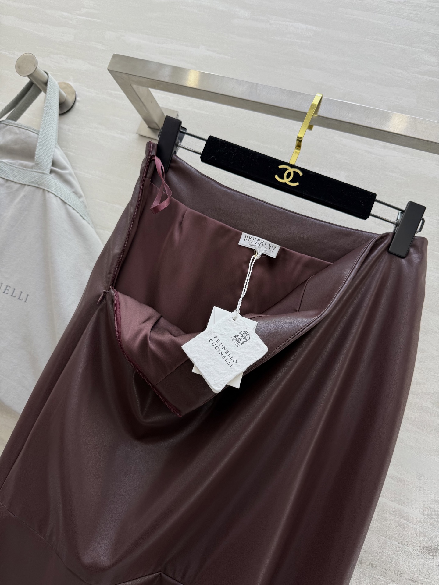 #Brunello Cucinell♡²⁶新款 环保蛋白皮半裙 咖色温柔复古 黑色酷飒百搭 版型巨正 直