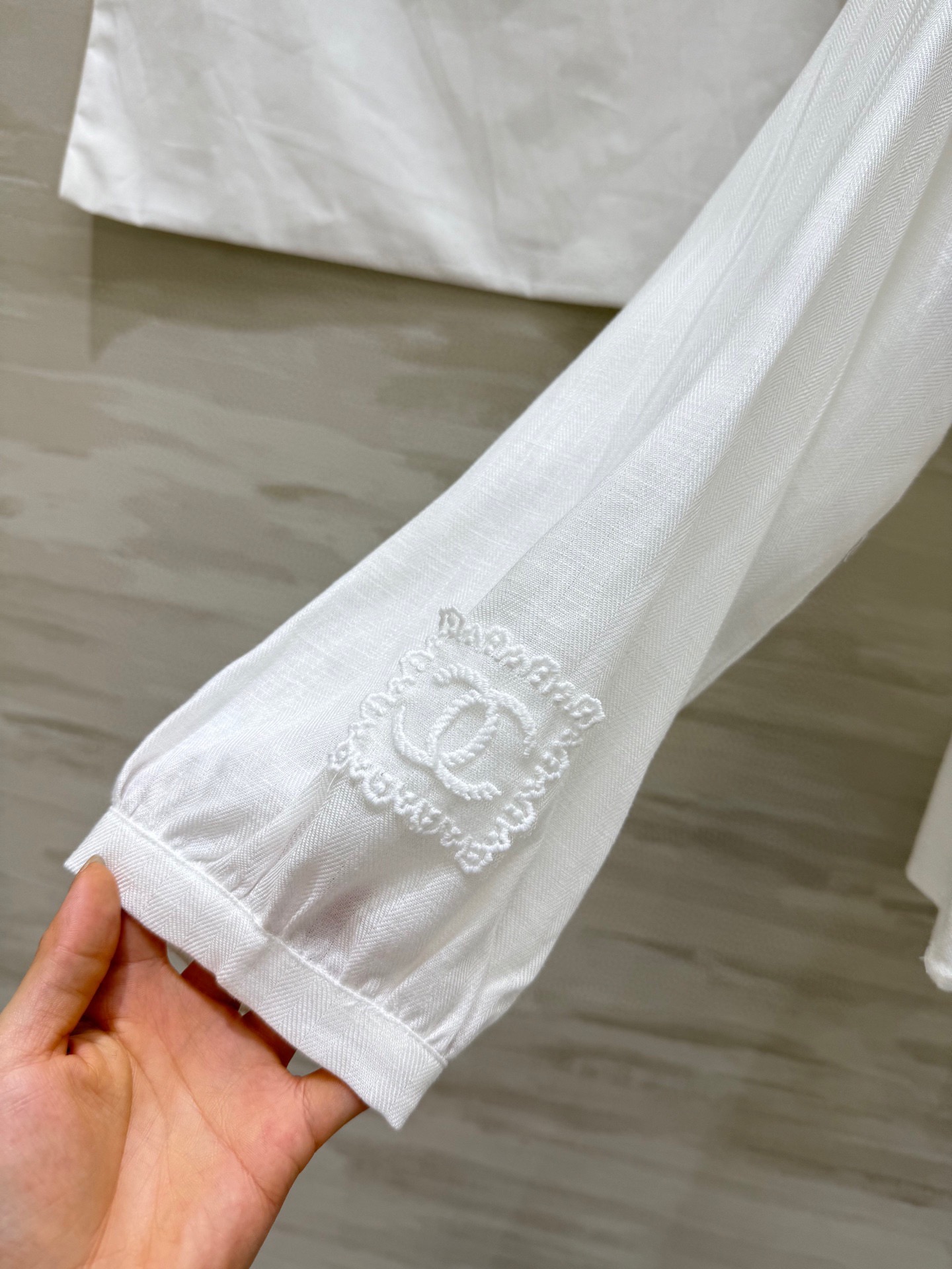 #Chane♡新款 中古系列 棉麻褶皱衬衣 复古繁复风 棉麻材质 手工撕边 极尽立体褶皱 手工系带 荷叶