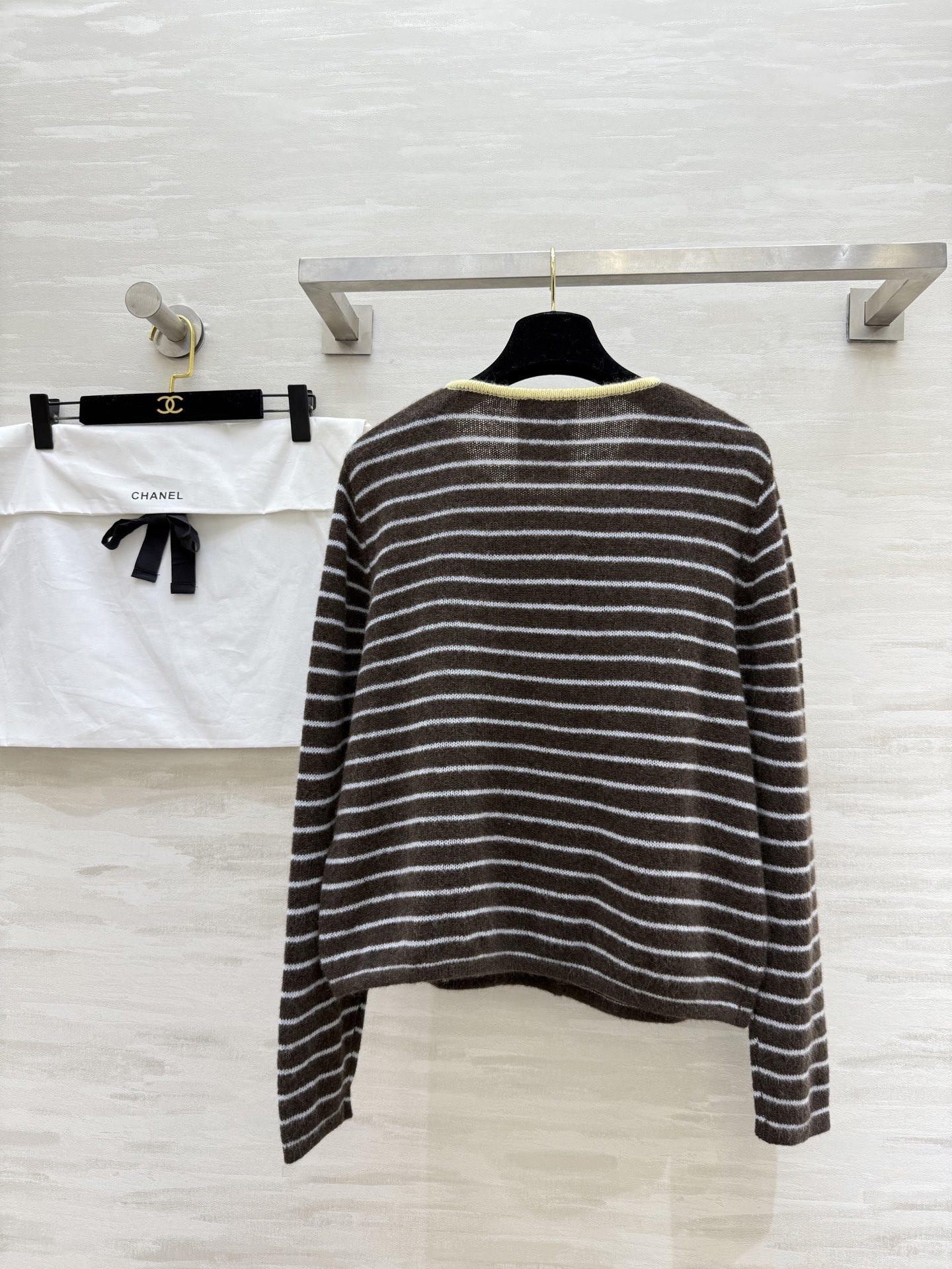 #Chane♡新款 定制羊驼毛条纹开衫外套 高品质 现货来 配送防尘袋 size：36/38/40（38