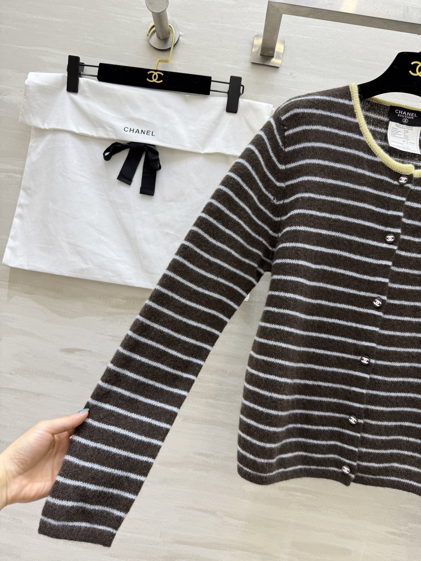 #Chane♡新款 定制羊驼毛条纹开衫外套 高品质 现货来 配送防尘袋 size：36/38/40（38