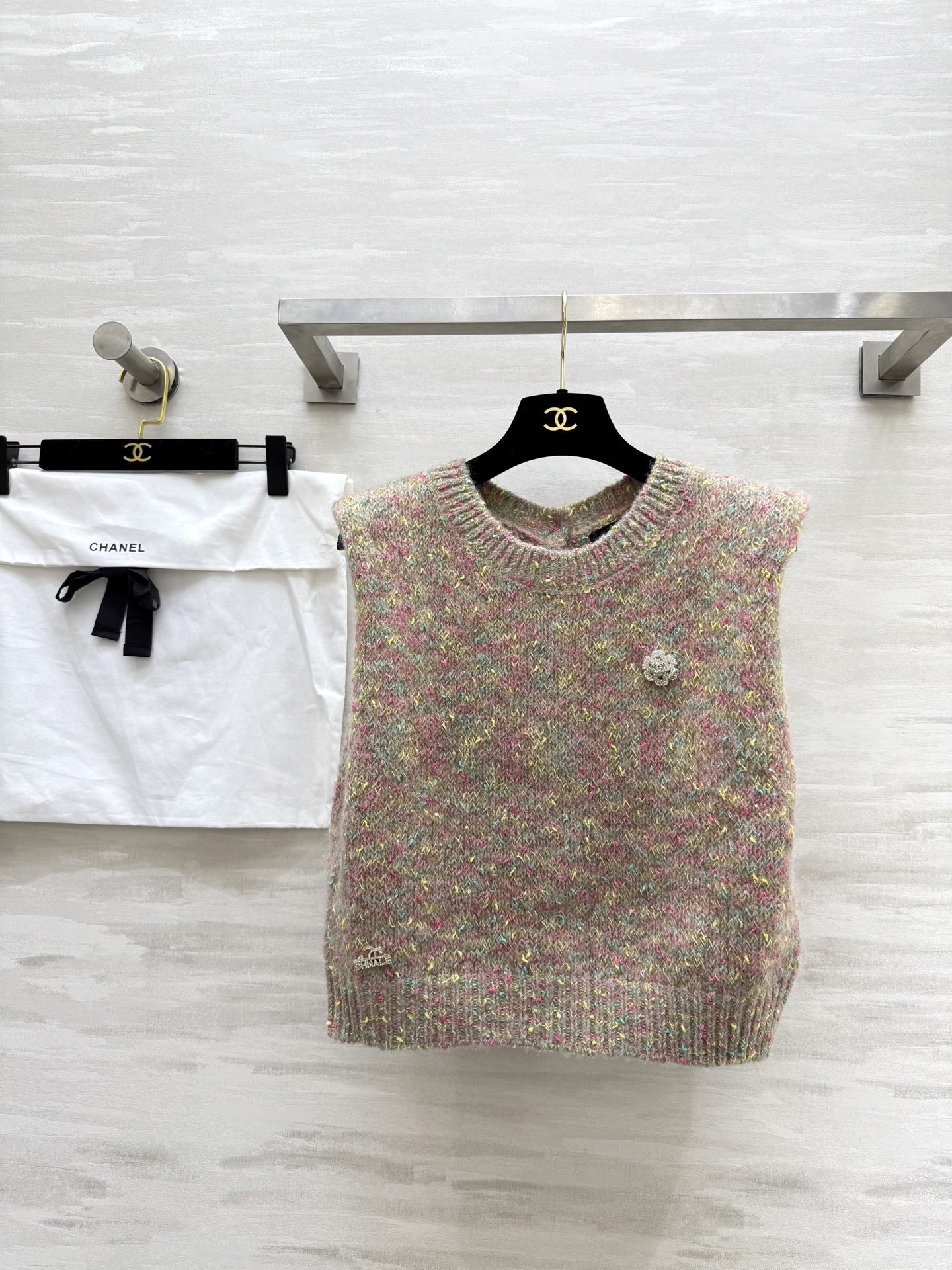 #Chane♡新款 中古系列 马海毛毛绒纱线🧶彩色正反两穿马甲 高品质 配送防尘袋 现货来size：36