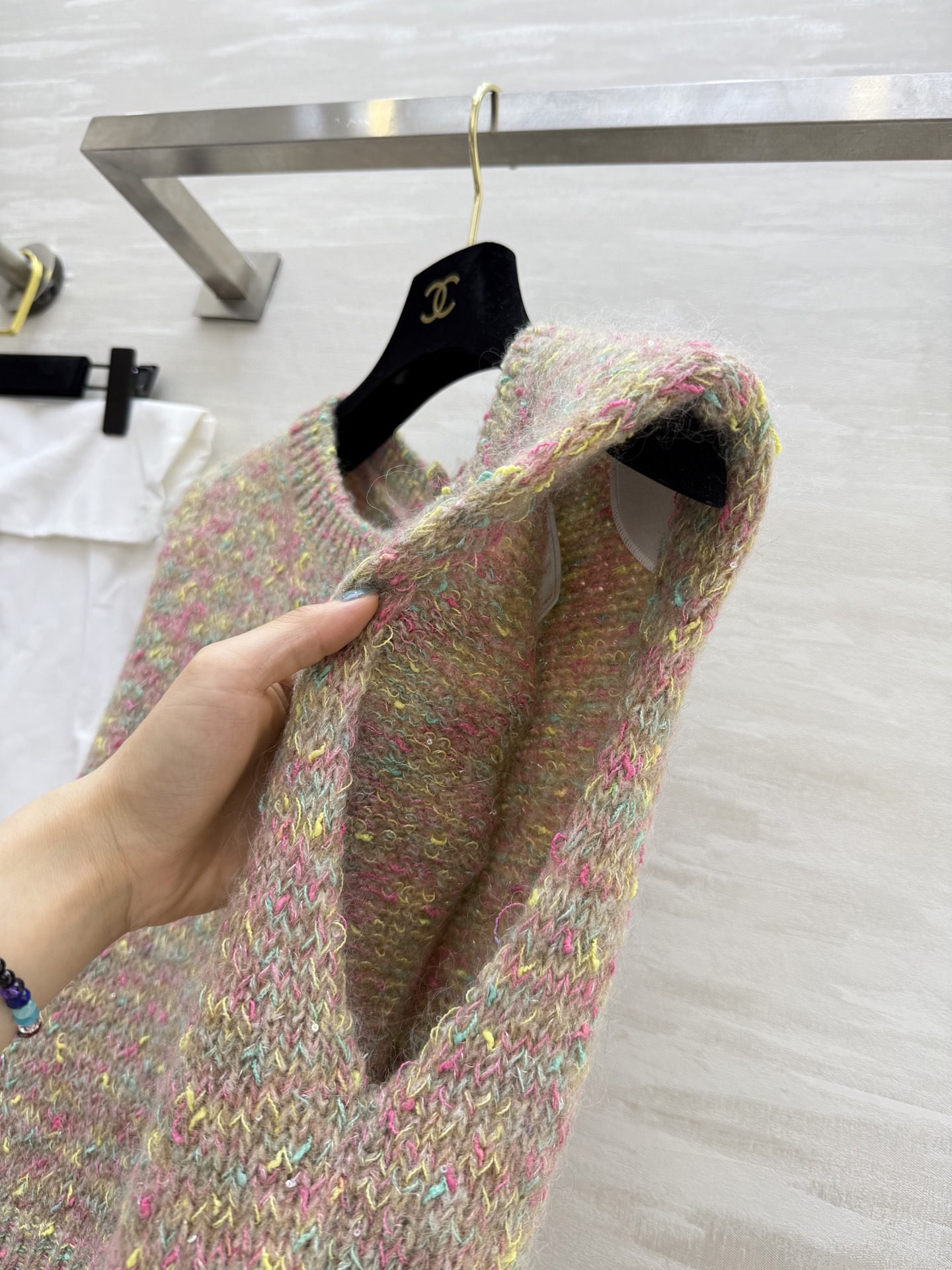 #Chane♡新款 中古系列 马海毛毛绒纱线🧶彩色正反两穿马甲 高品质 配送防尘袋 现货来size：36