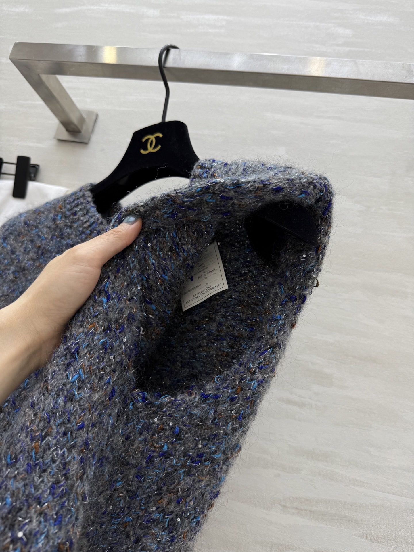 #Chane♡新款 中古系列 马海毛毛绒纱线🧶彩色正反两穿马甲 高品质 配送防尘袋 现货来size：36