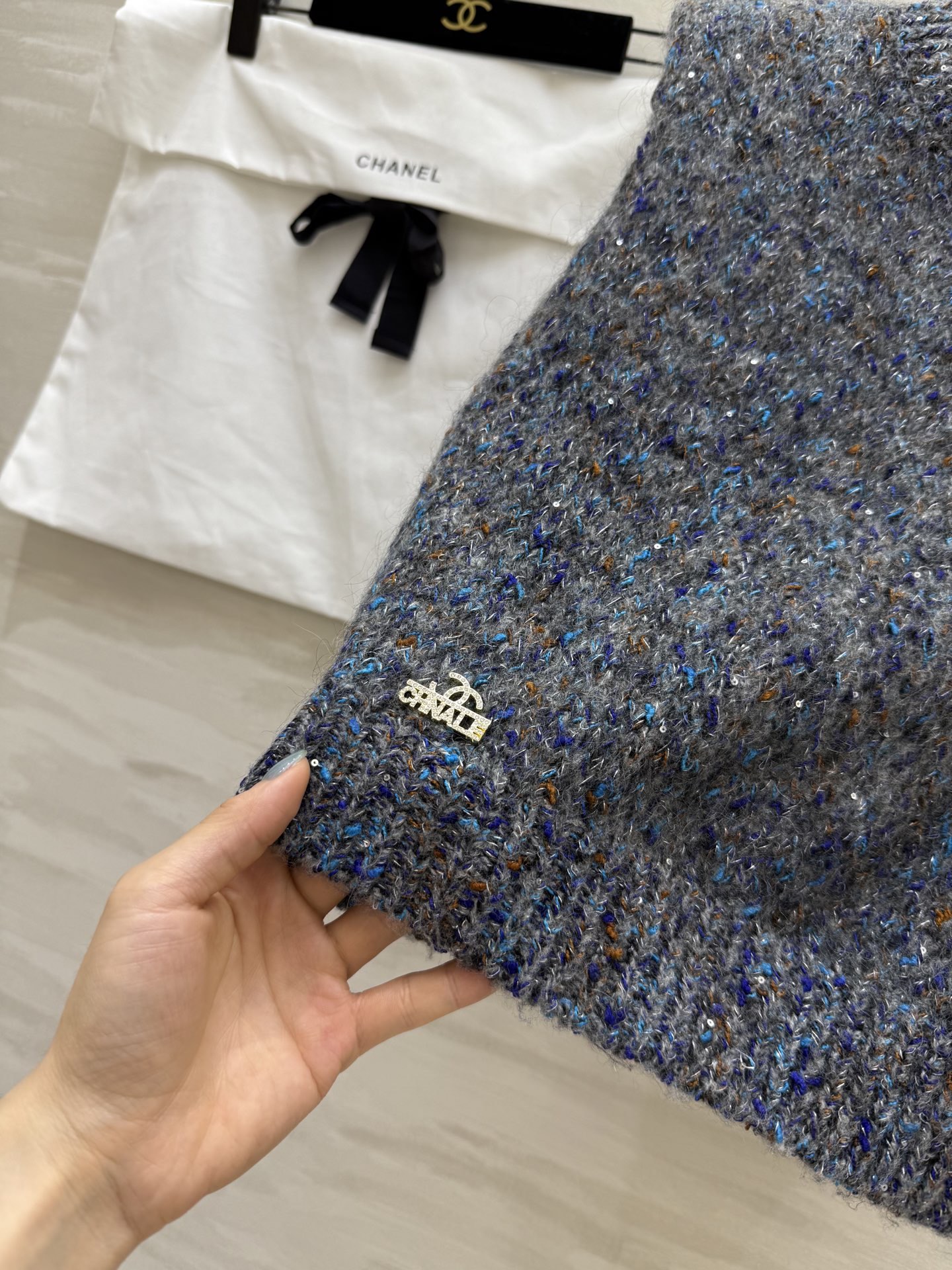 #Chane♡新款 中古系列 马海毛毛绒纱线🧶彩色正反两穿马甲 高品质 配送防尘袋 现货来size：36