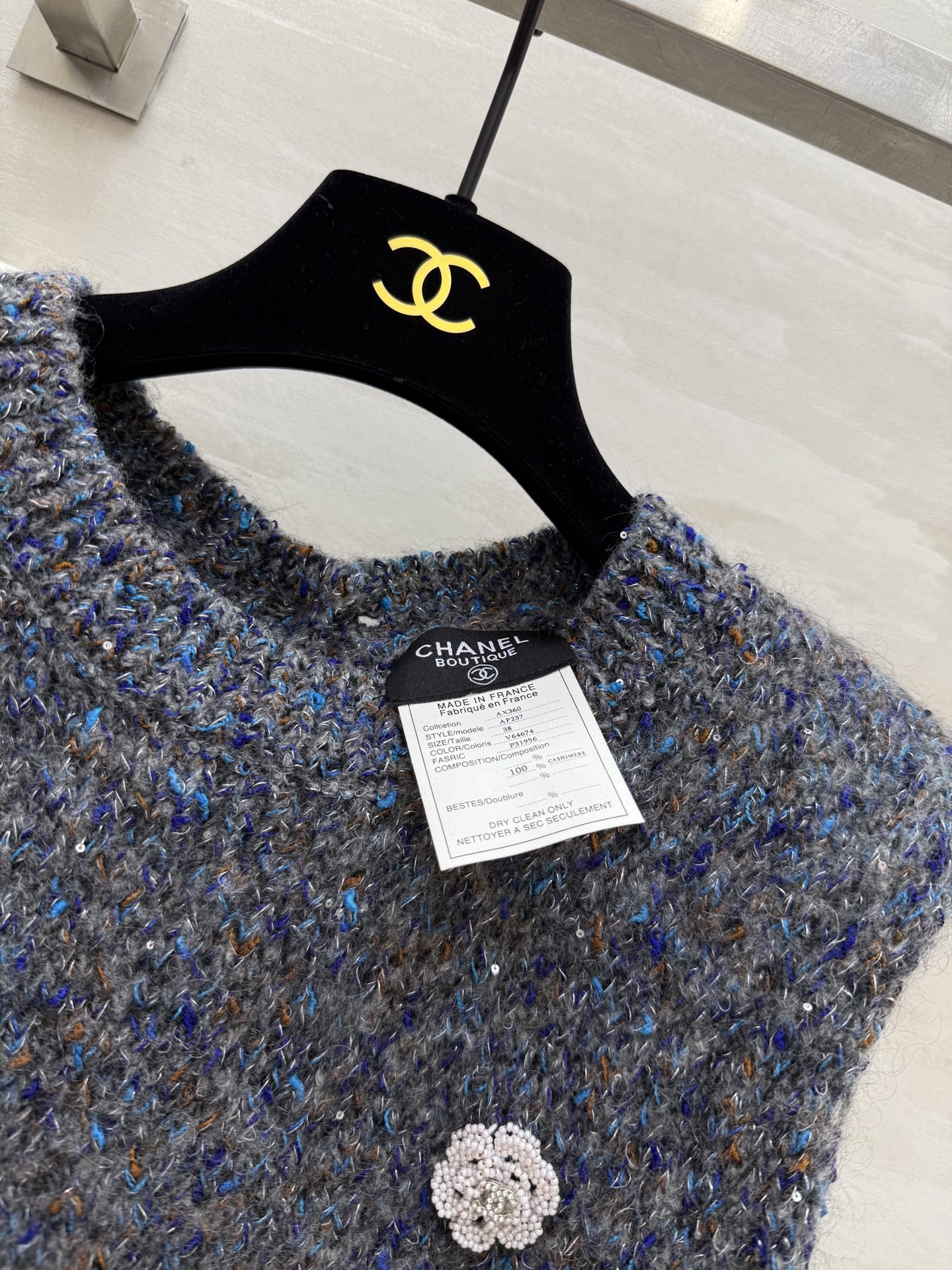 #Chane♡新款 中古系列 马海毛毛绒纱线🧶彩色正反两穿马甲 高品质 配送防尘袋 现货来size：36