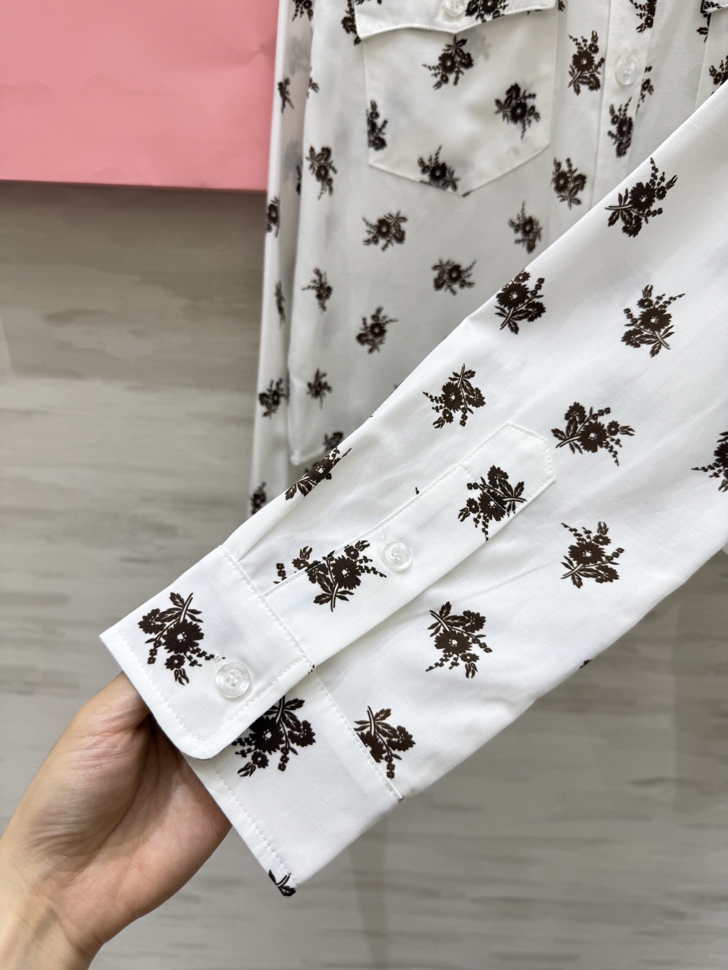 #Miumi♡新款 度假花朵印花系列 不挑人版型上身巨显瘦 高品质定制 现货首发size：S/M/L（s