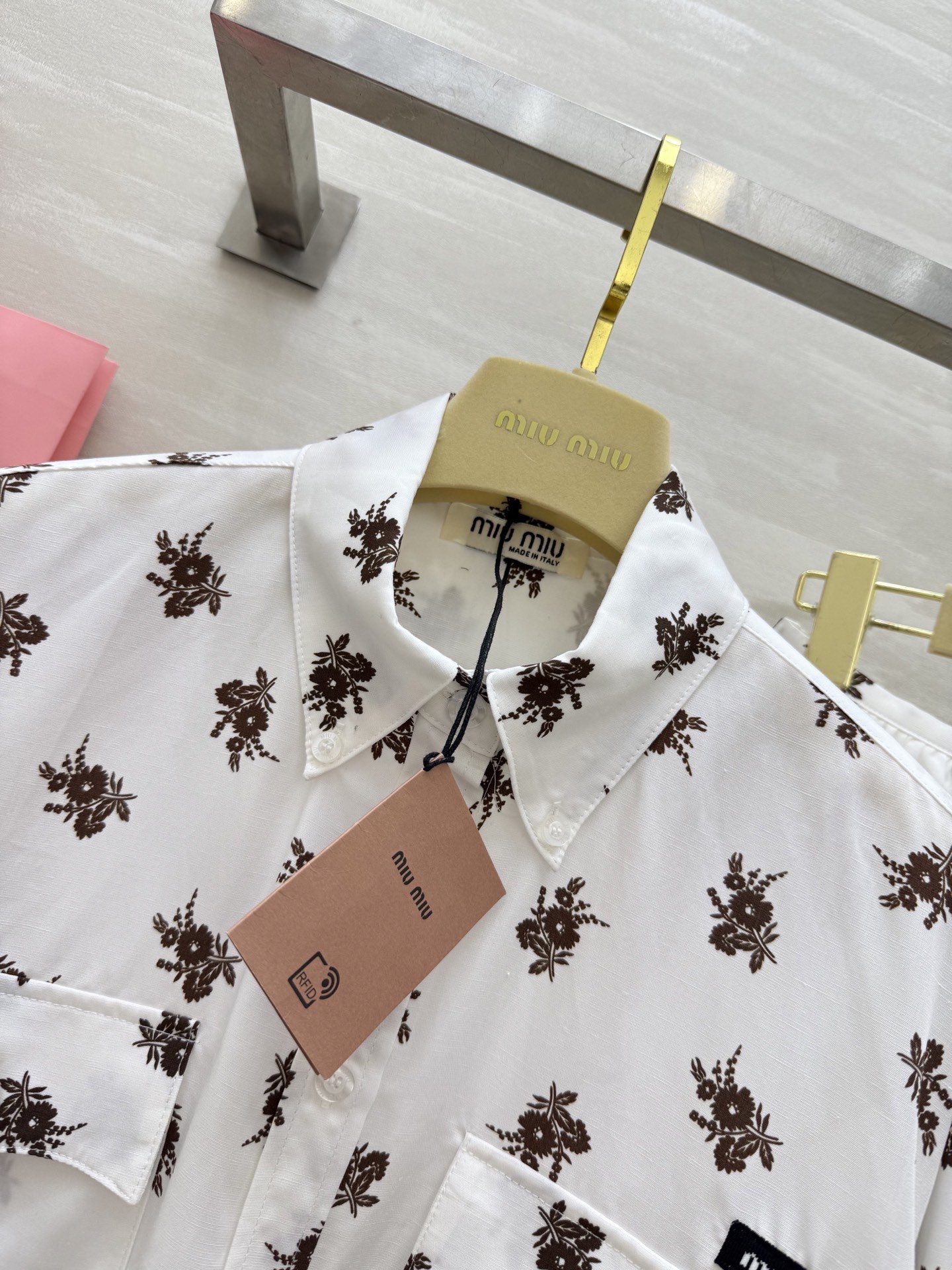 #Miumi♡新款 度假花朵印花系列 不挑人版型上身巨显瘦 高品质定制 现货首发size：S/M/L（s