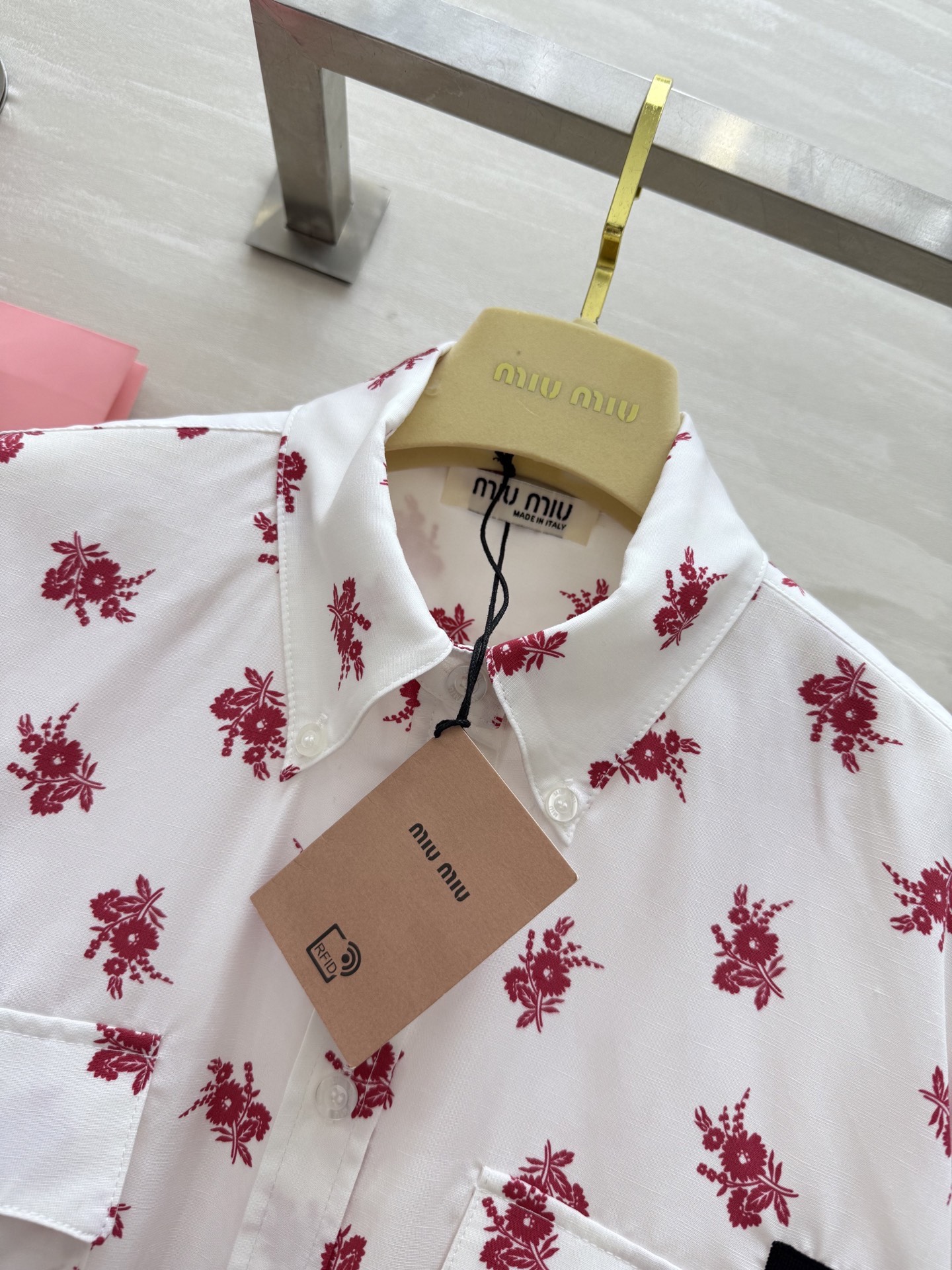 #Miumi♡新款 度假花朵印花系列 不挑人版型上身巨显瘦 高品质定制 现货首发size：S/M/L（s