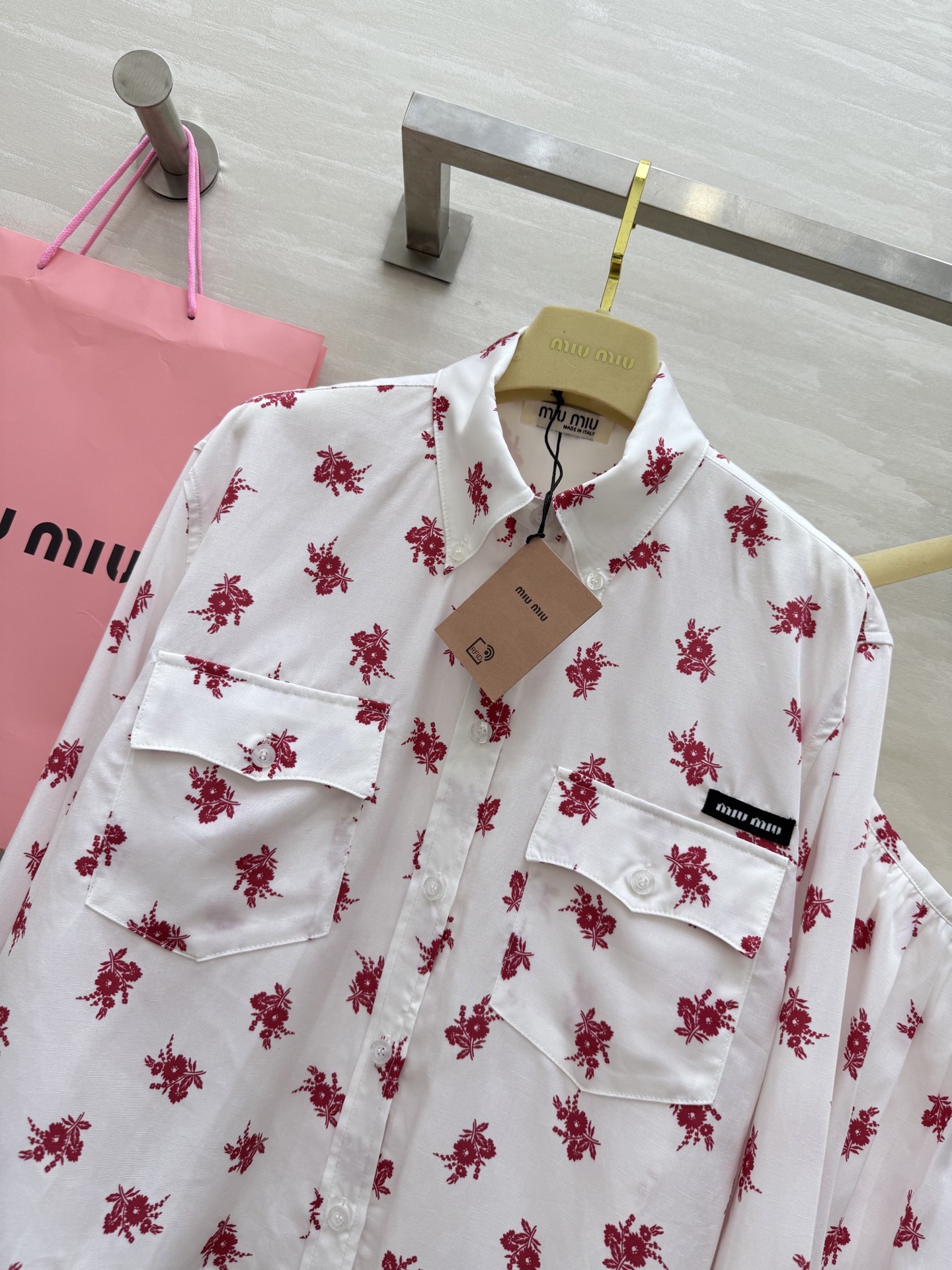 #Miumi♡新款 度假花朵印花系列 不挑人版型上身巨显瘦 高品质定制 现货首发size：S/M/L（s