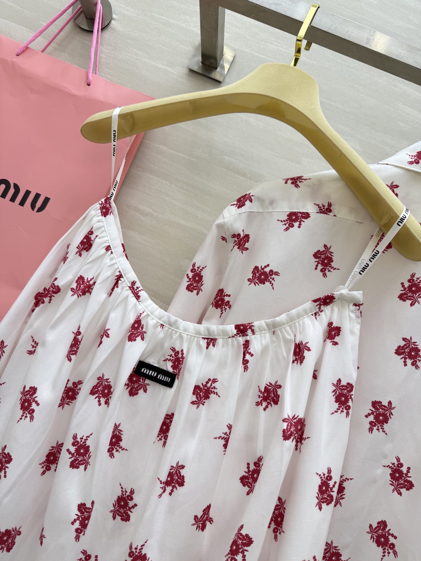 #Miumi♡新款 度假花朵印花系列 不挑人版型上身巨显瘦 高品质定制 现货首发size：S/M/L（s