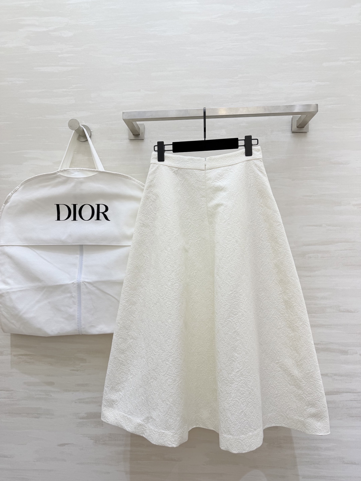 #DIO♡²⁶新款 提花半裙 高级感拉满的奶油白 提花暗纹精致得像艺术品✨ 剪裁利落伞裙优雅到骨子里 通