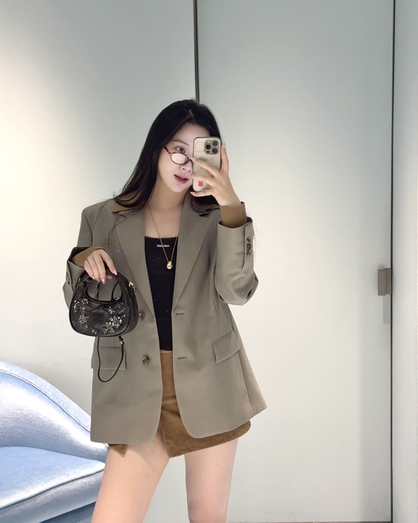 NO:713615,,,19860909,,,Women's clothing