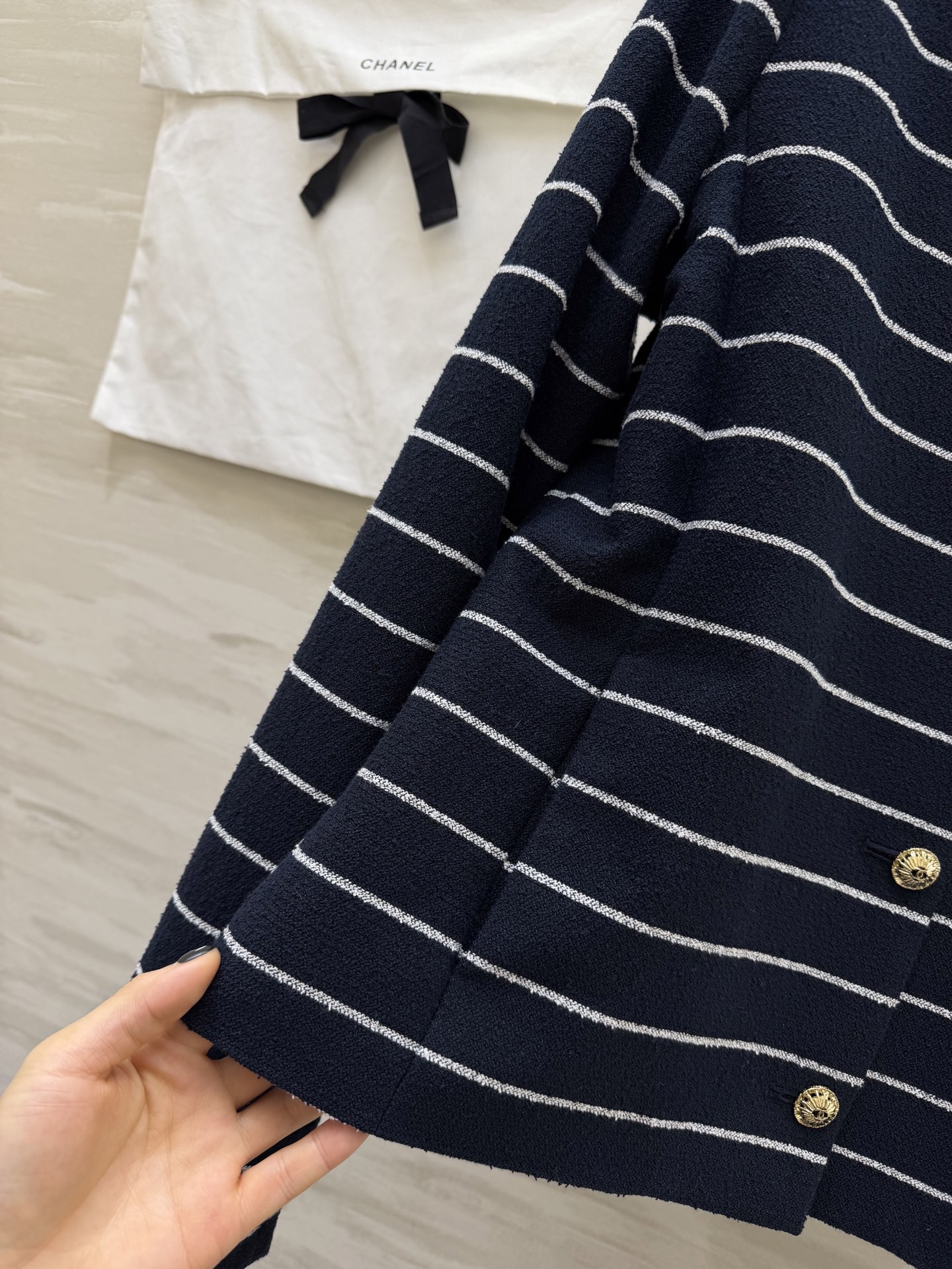#Chane♡²⁶C系列条纹上衣 深蓝+白色条纹 金色纽扣点缀 高级又精致✨ 高品质定制 现货首发siz