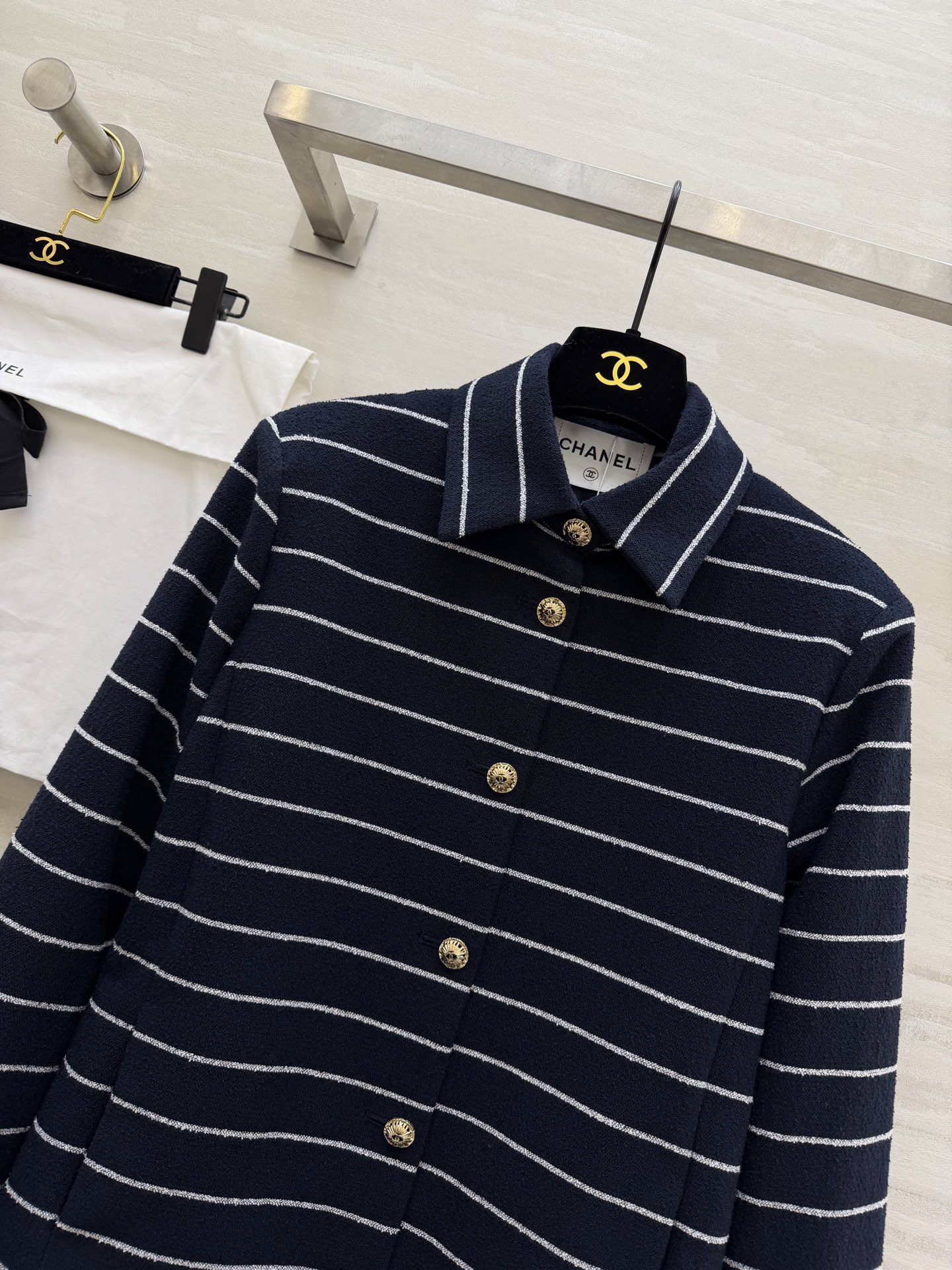 #Chane♡²⁶C系列条纹上衣 深蓝+白色条纹 金色纽扣点缀 高级又精致✨ 高品质定制 现货首发siz