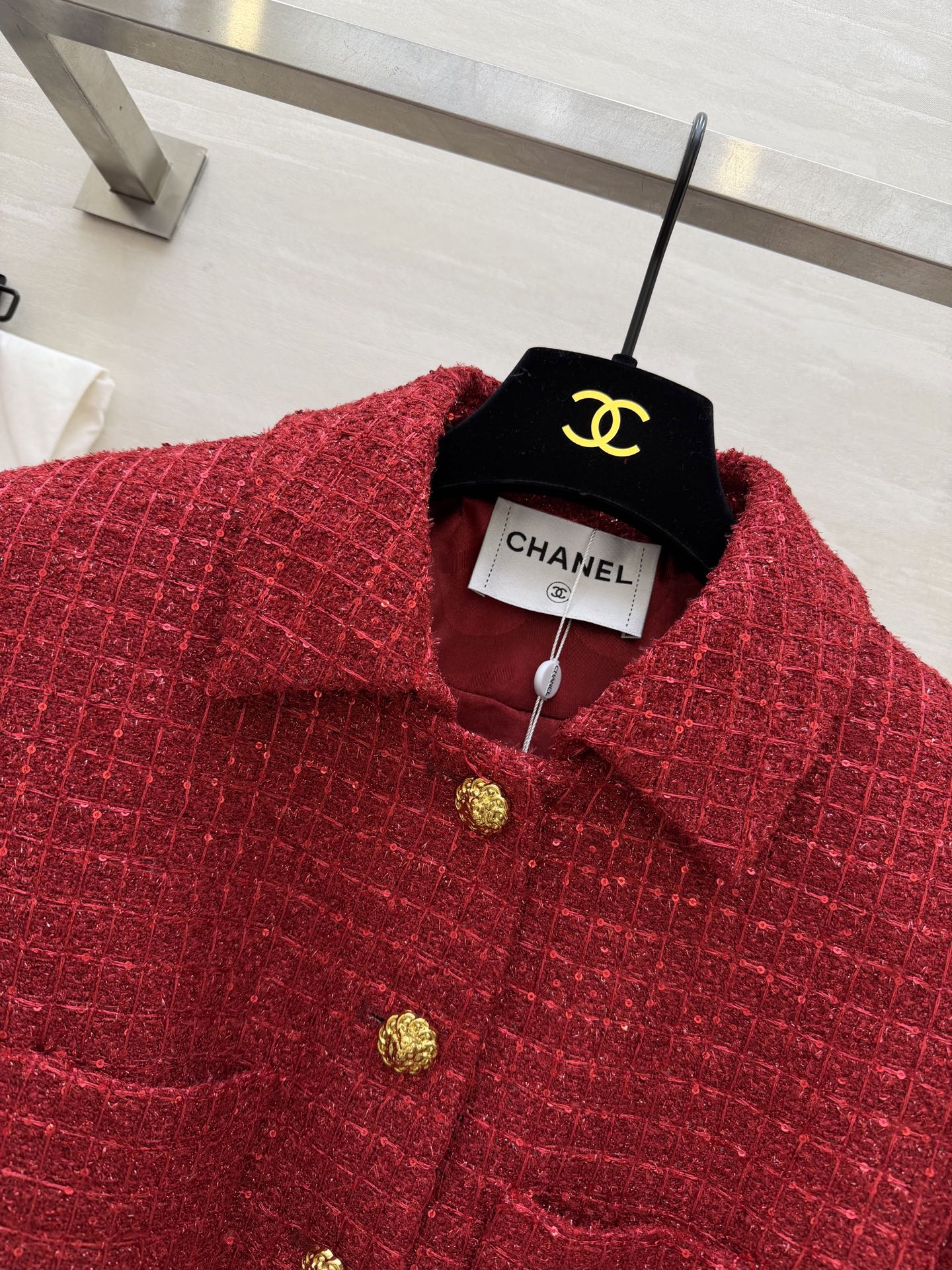 #Chane♡²⁶新款 红色编织粗花呢外套 金色纽扣+腰带设计 优雅又精致 纹理感粗花呢材质 本布腰带轻