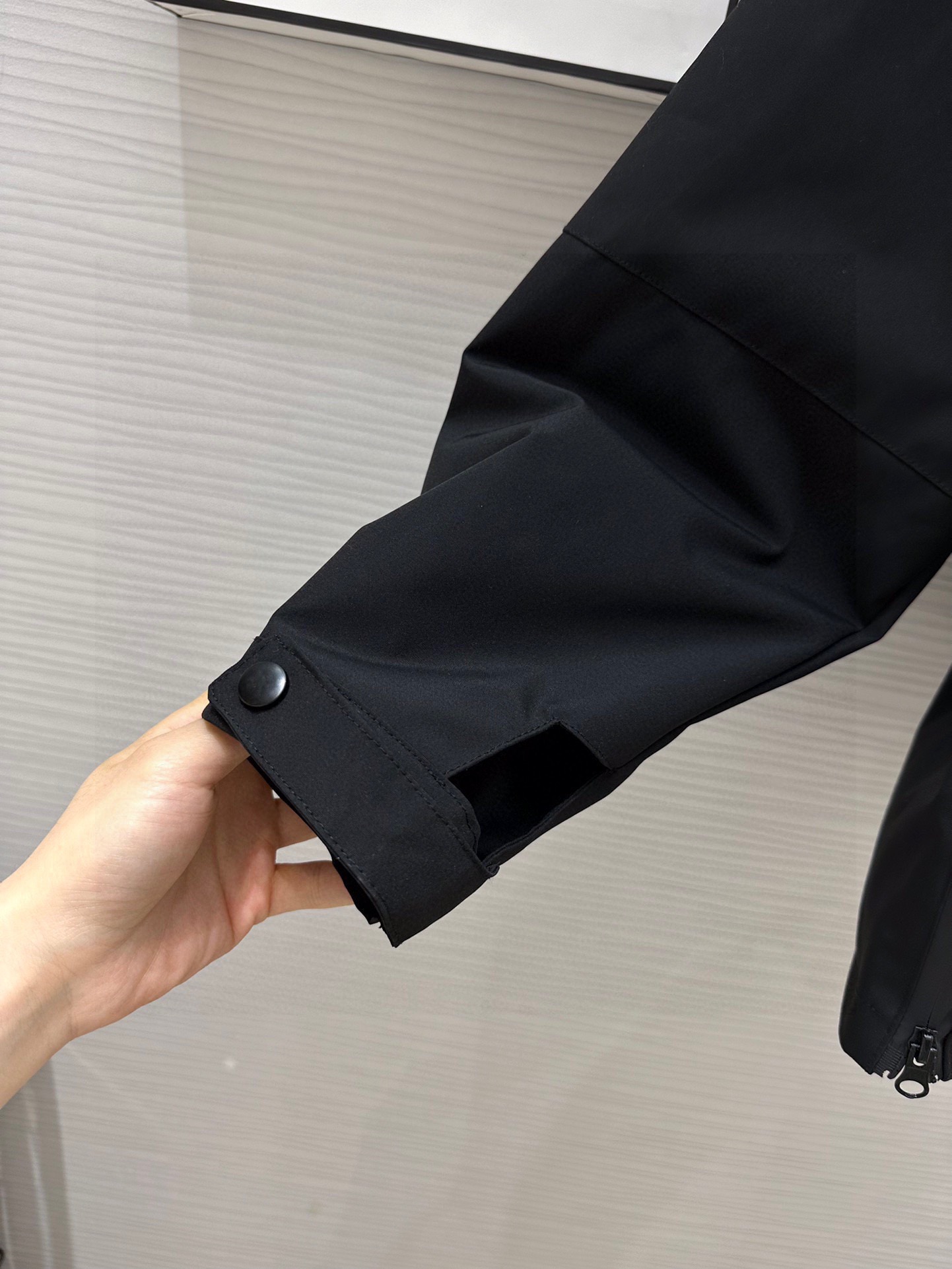 #𝗖𝗛𝗔𝗡𝗘𝗟 中古系列连帽冲锋衣外套 后背logo超级时髦 超级好看 男女同款哦！ 高品质定制 现货发