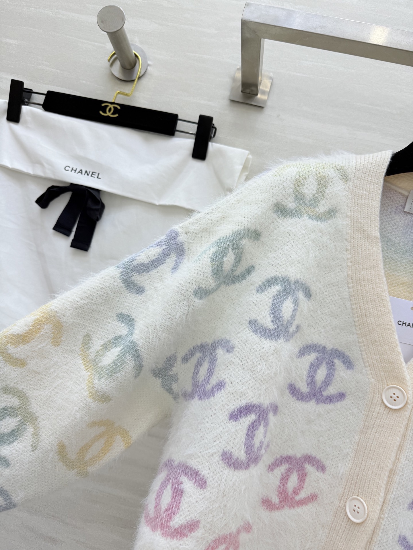 #Chane♡新款 渐变彩色双C马海毛开衫外套 定制马海毛质地柔软舒适 重工彩色丝线钩织渐变纹理 高品质