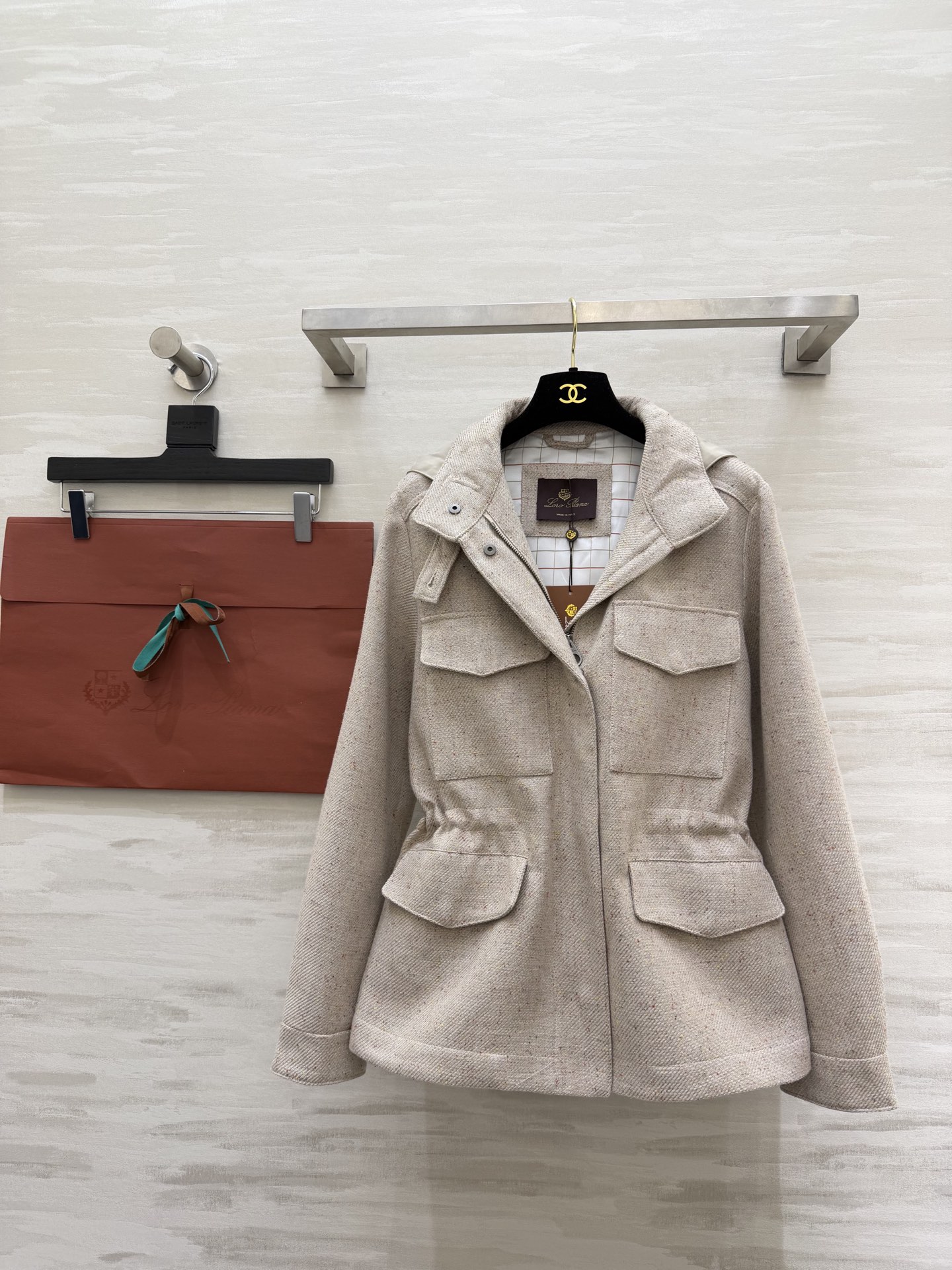 #Loro Pian♡²⁶新款 松弛老钱风连帽外套 采用高品质羊毛混纺面料 柔软亲肤 立领+可拆卸连帽设