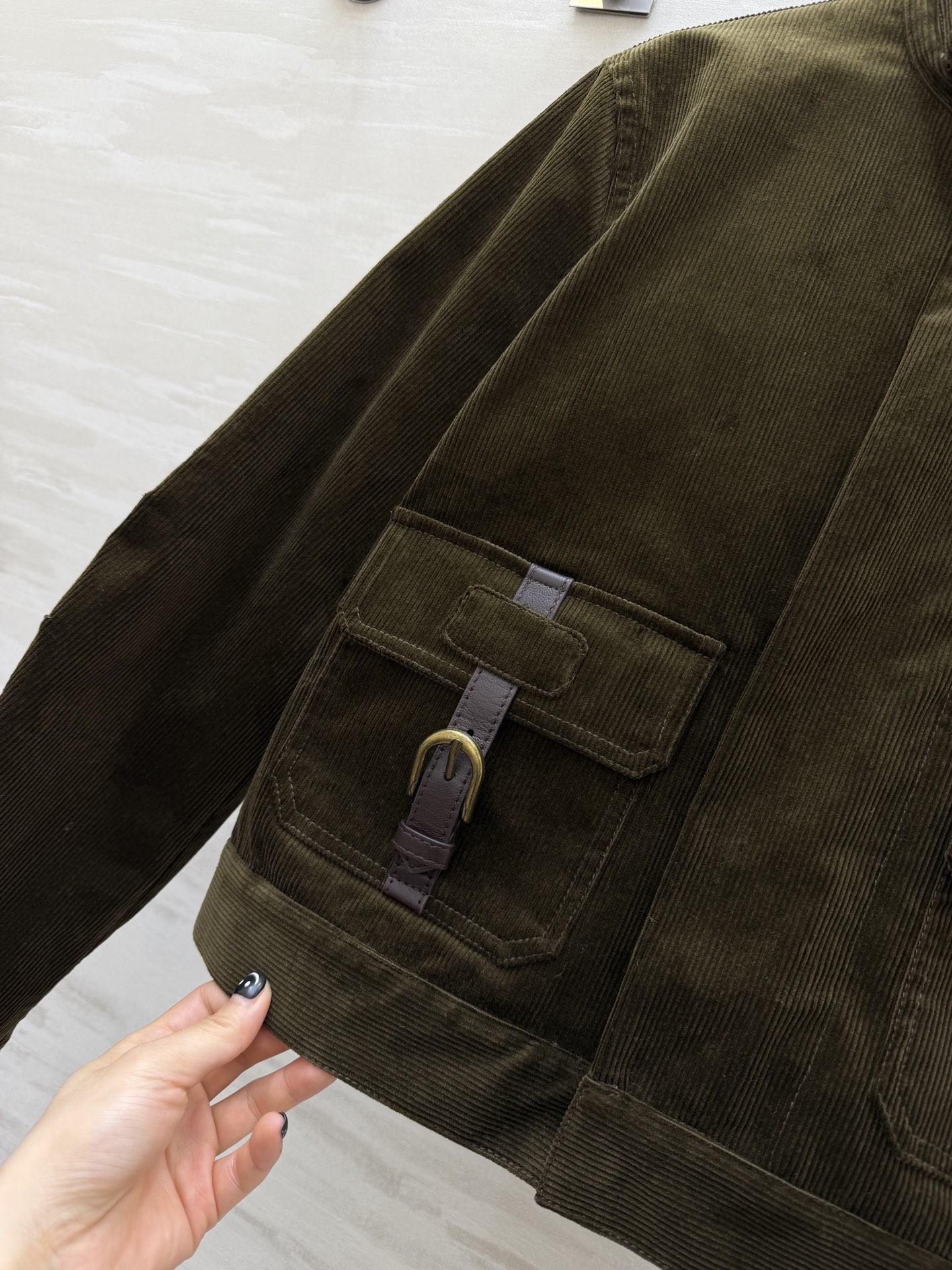 Ralph Lauren紫标系列 灯芯绒夹克外套 定制复古橄榄绿灯芯绒面料 深棕色羊皮带装饰细节满分 定