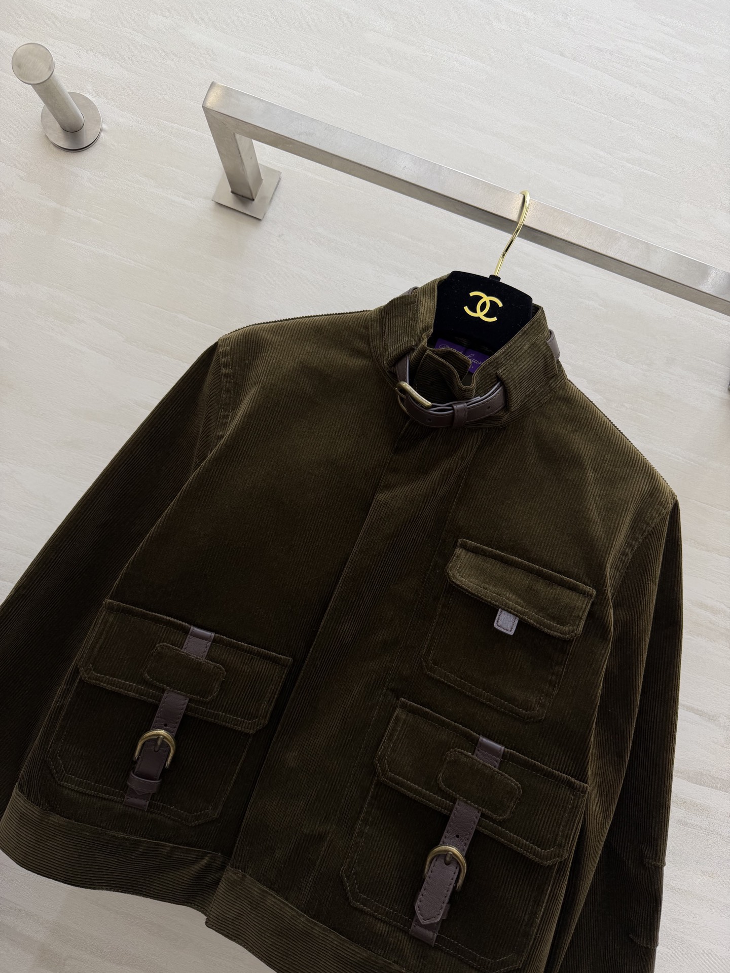 Ralph Lauren紫标系列 灯芯绒夹克外套 定制复古橄榄绿灯芯绒面料 深棕色羊皮带装饰细节满分 定