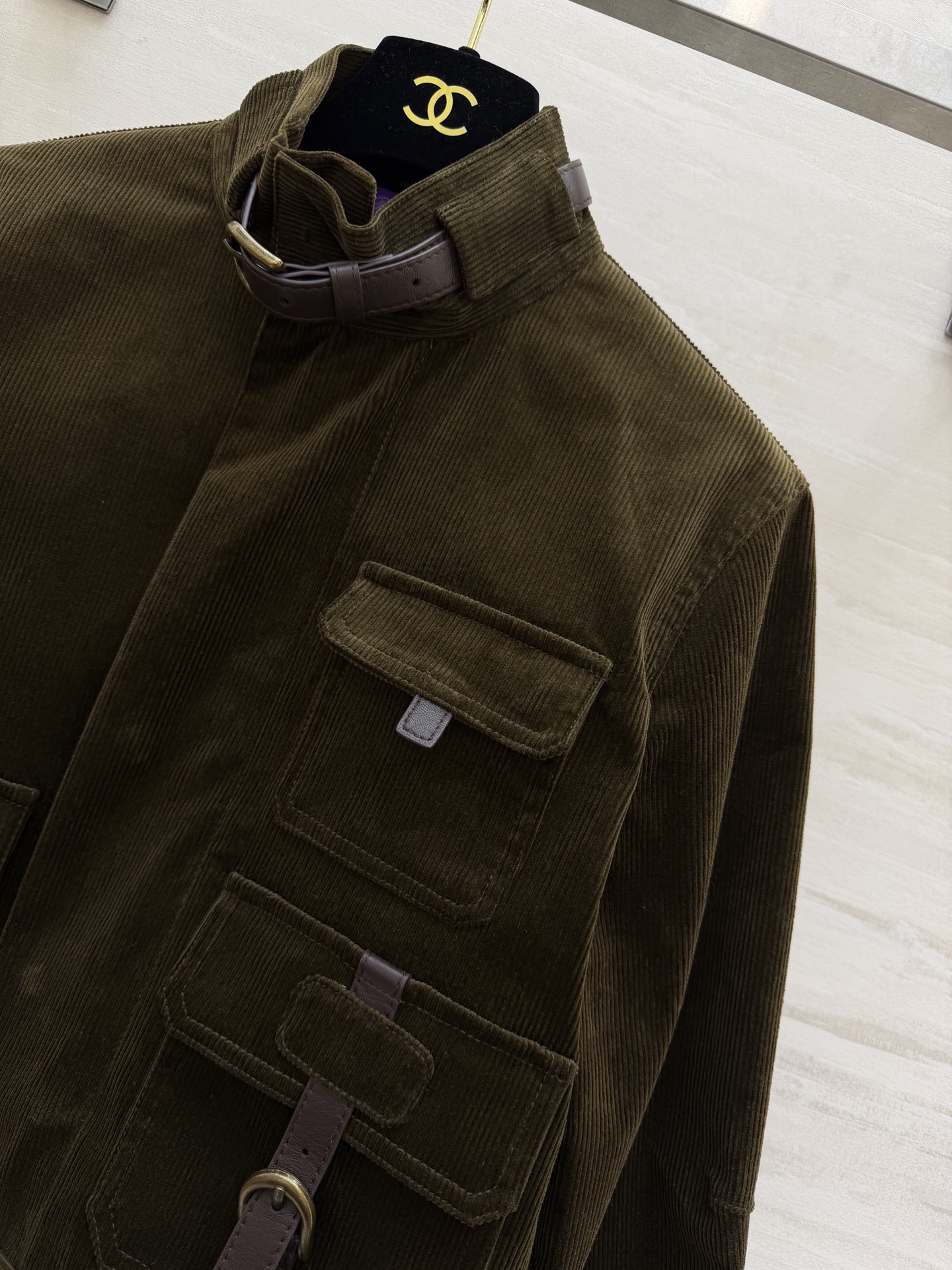 Ralph Lauren紫标系列 灯芯绒夹克外套 定制复古橄榄绿灯芯绒面料 深棕色羊皮带装饰细节满分 定