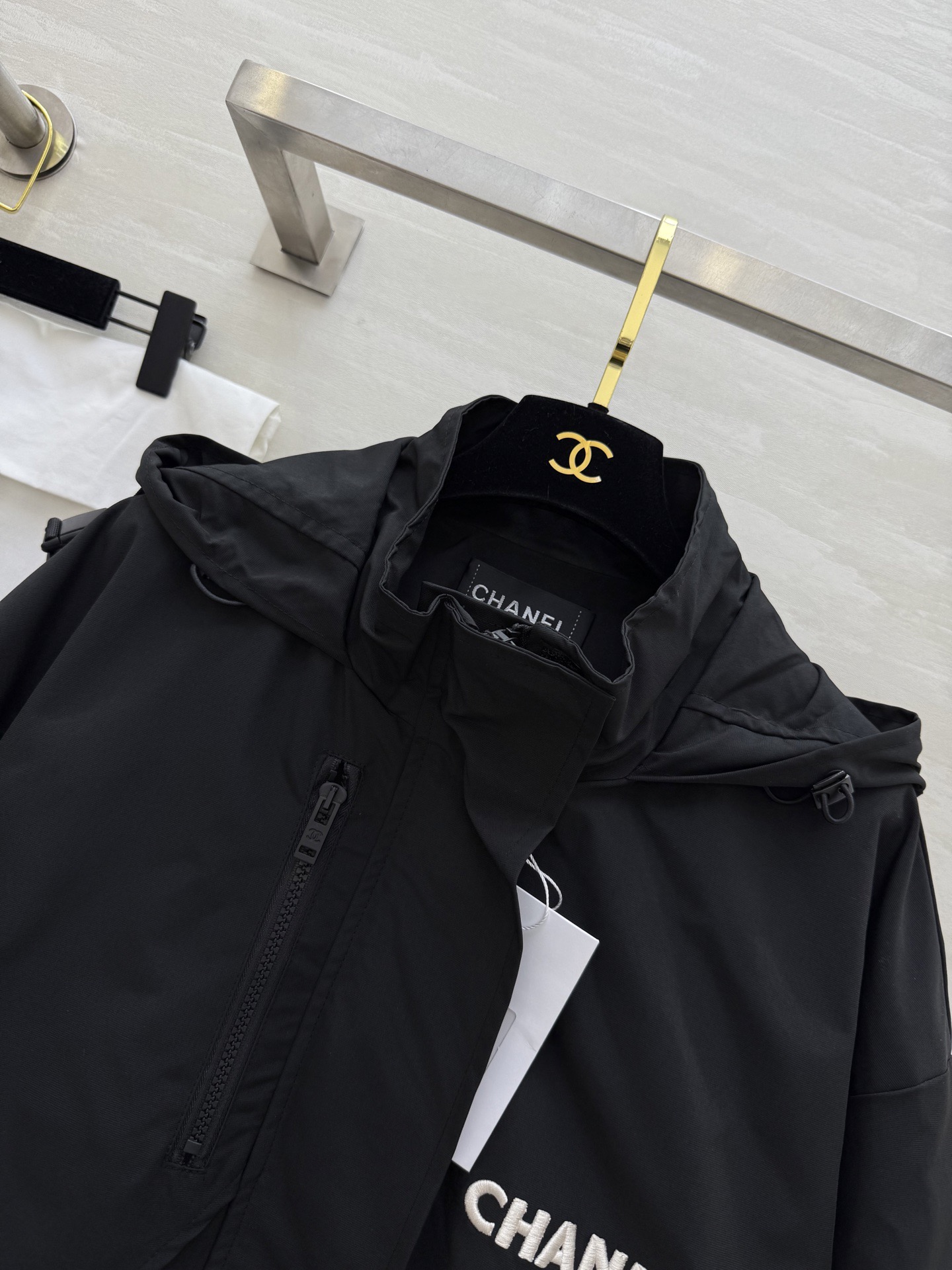 #Chane♡²⁶早春新款 中古系列 连帽收腰冲锋衣外套 重工刺绣🪡 高品质 现货首发size：36/3