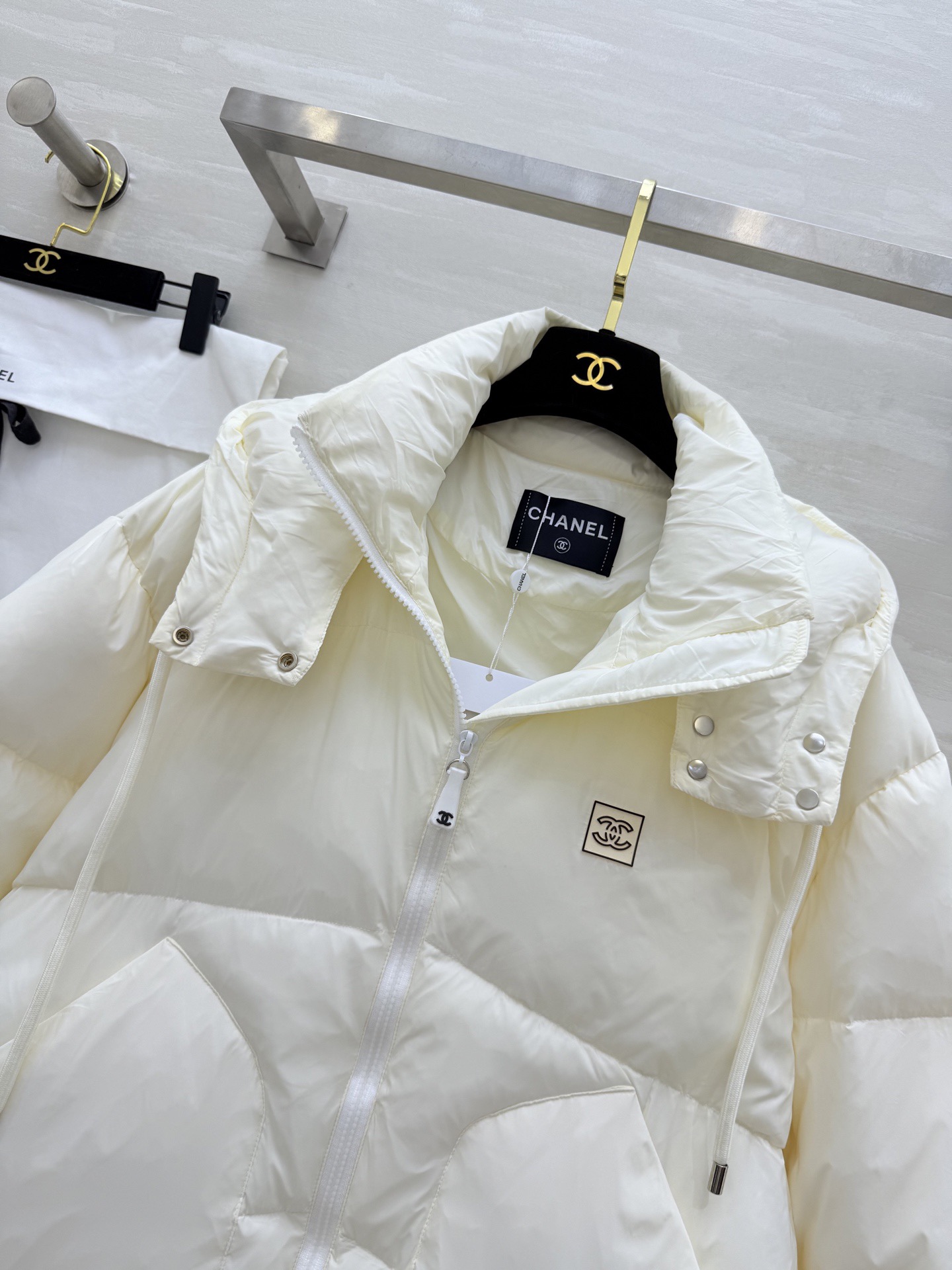 #Chane♡新款长款羽绒棉服 背部经典双C Logo超有辨识度！白鸭绒填充 保暖力满分 冬天穿超安心 