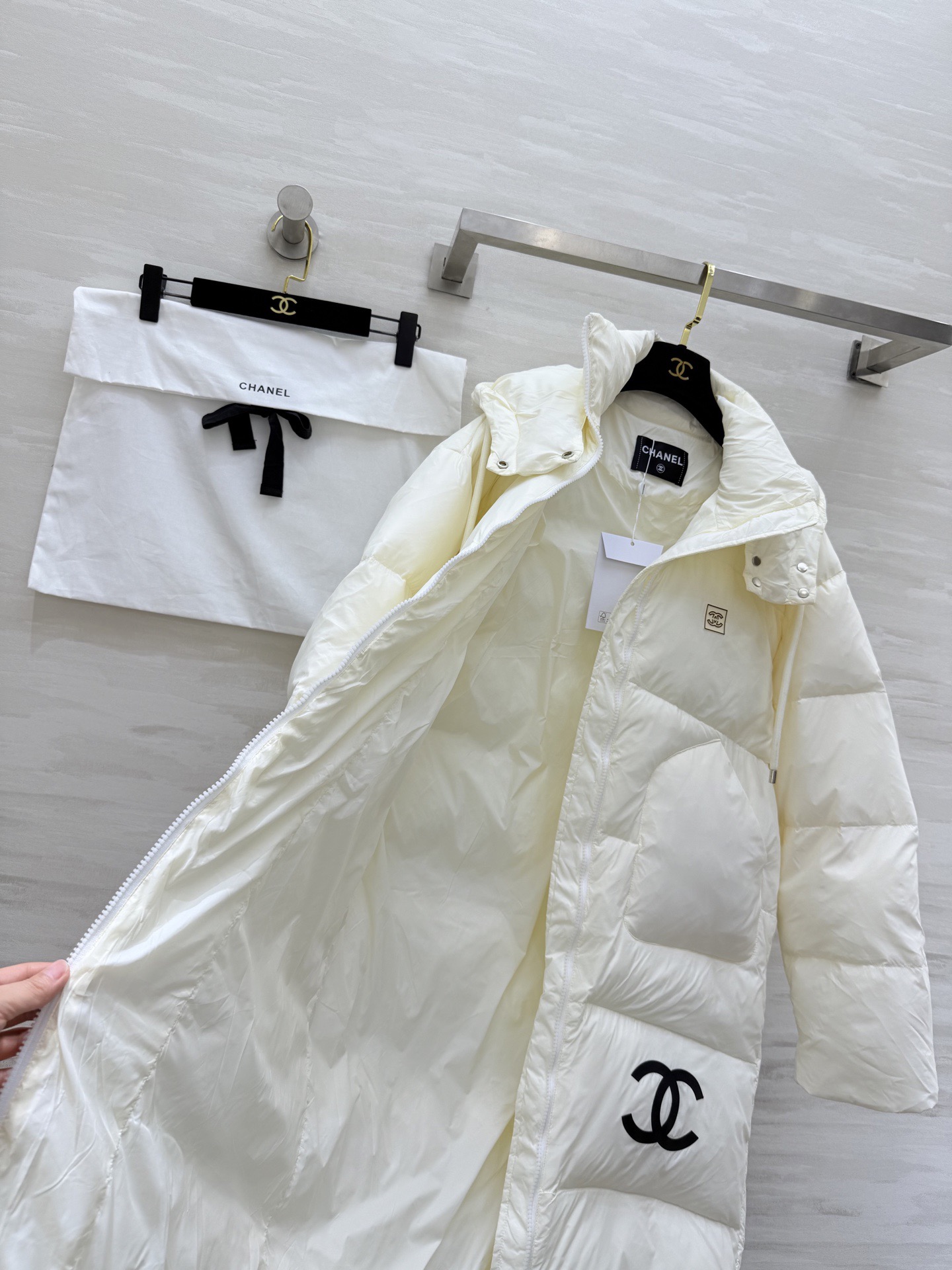 #Chane♡新款长款羽绒棉服 背部经典双C Logo超有辨识度！白鸭绒填充 保暖力满分 冬天穿超安心 