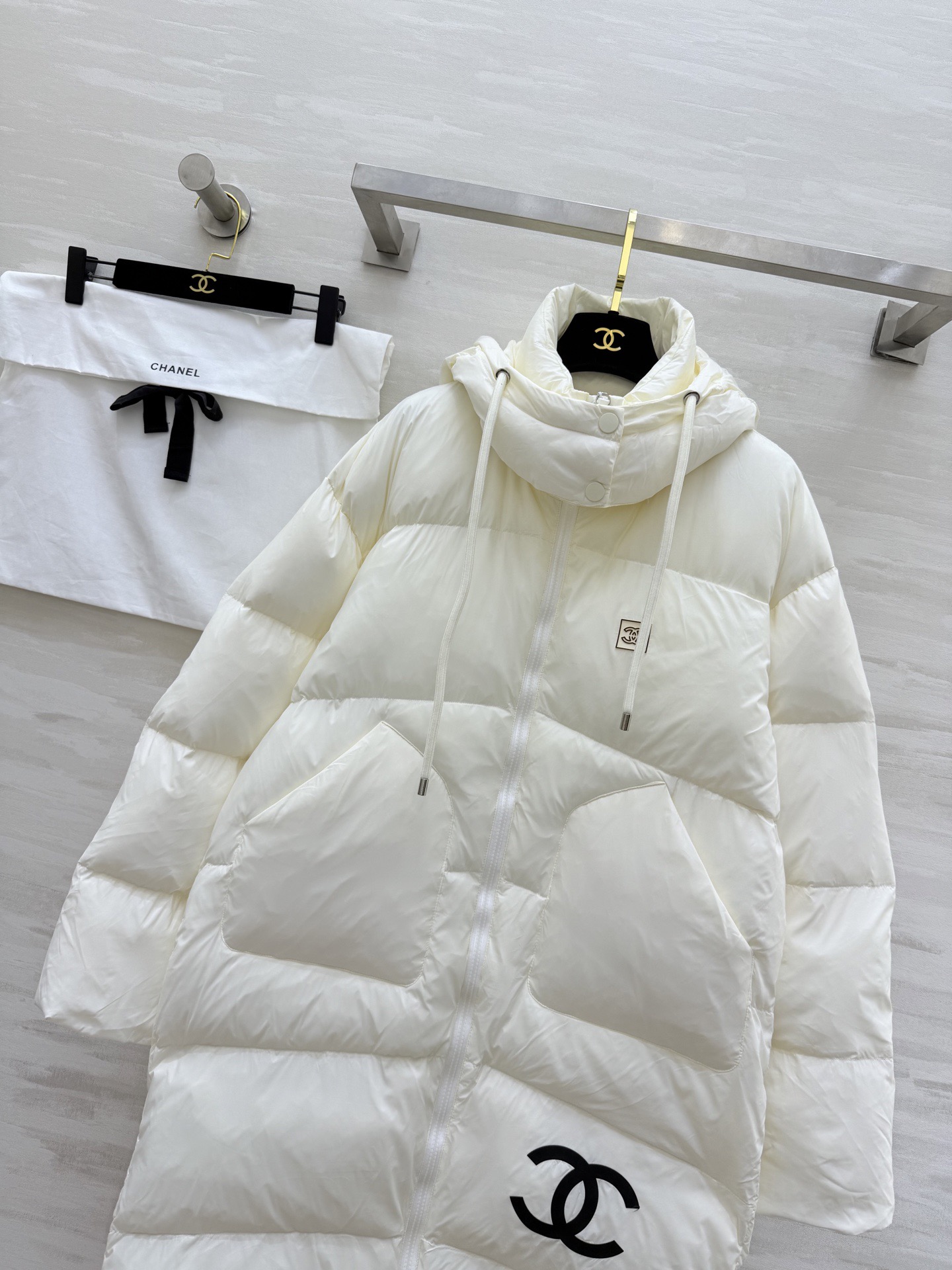 #Chane♡新款长款羽绒棉服 背部经典双C Logo超有辨识度！白鸭绒填充 保暖力满分 冬天穿超安心 