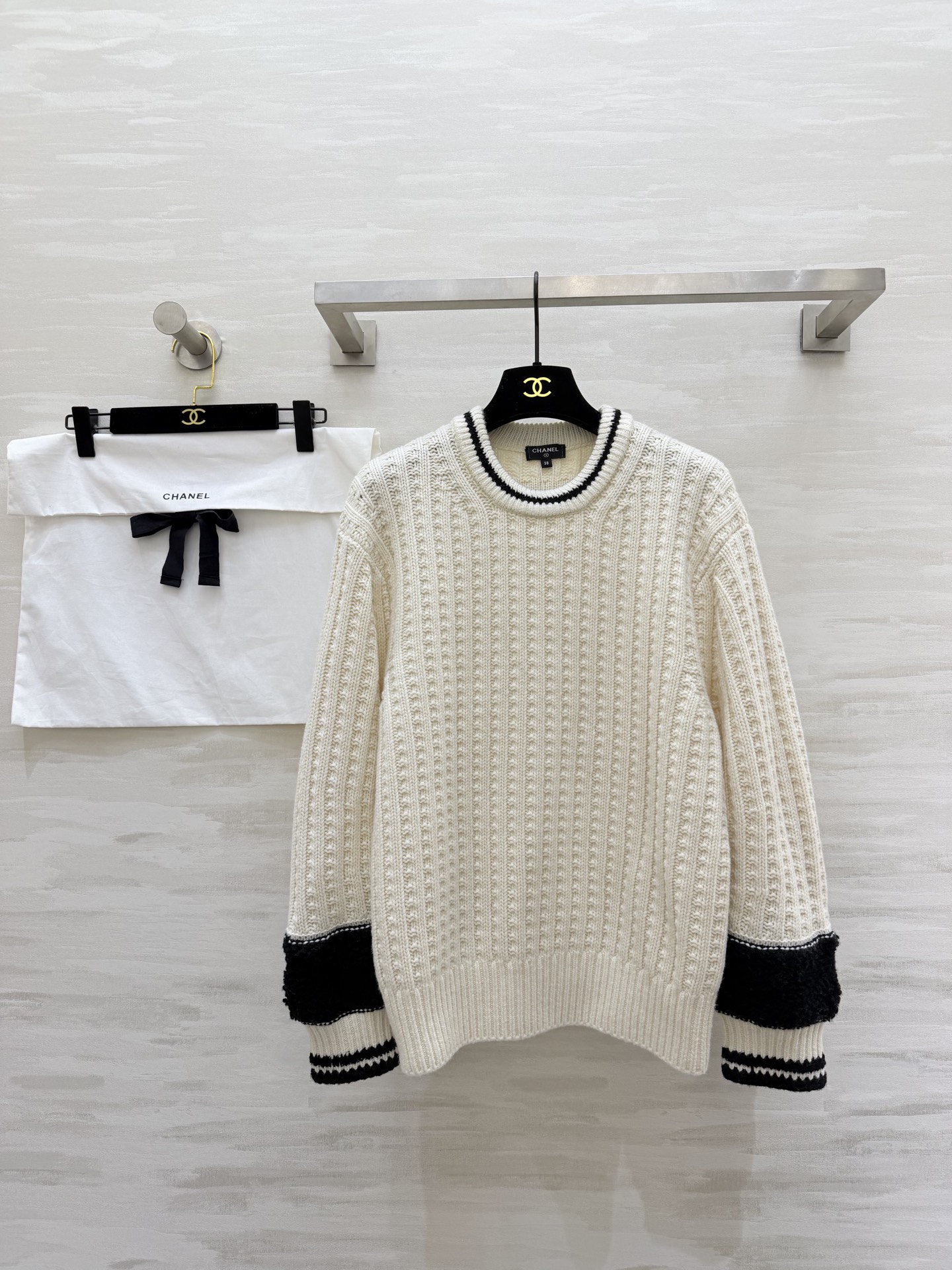 NO:715807,#Chane ski series round neck pullover long-sleeved sweater, the same style as Wang Yibo, original development, high quality customization, ready stock size36/38/40,,chanel,sweaters,19860909#Chane滑雪系列 圆领套头长袖毛衣 王一博同款 原版开发 高品质定制 现货供应size36/38/40,,chanel,sweaters,,Women's clothing