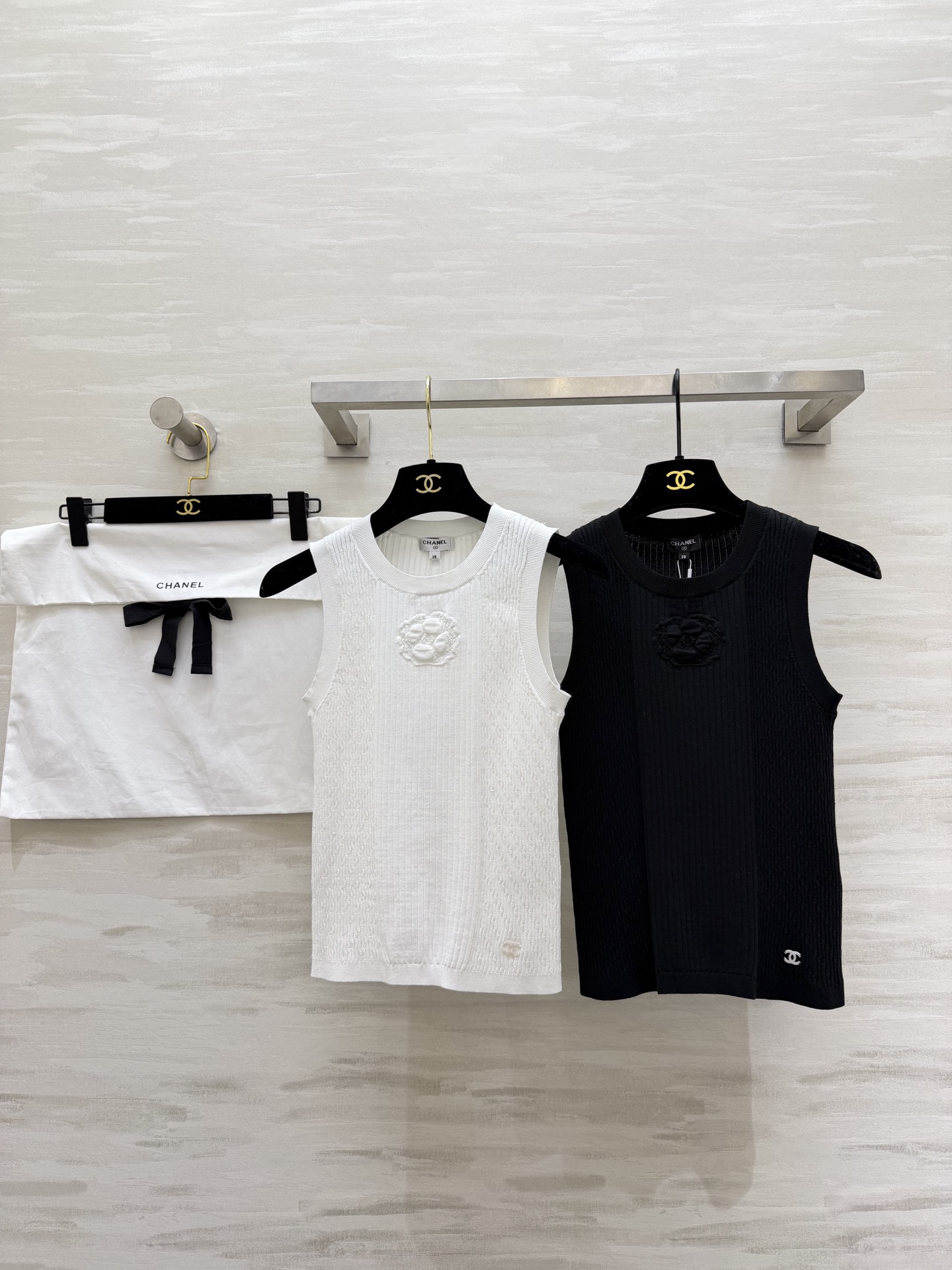 #Chane♡²⁶C 立体山茶花刺绣背心 原版开发 高品质定制 现货首发size：36/38/40（）