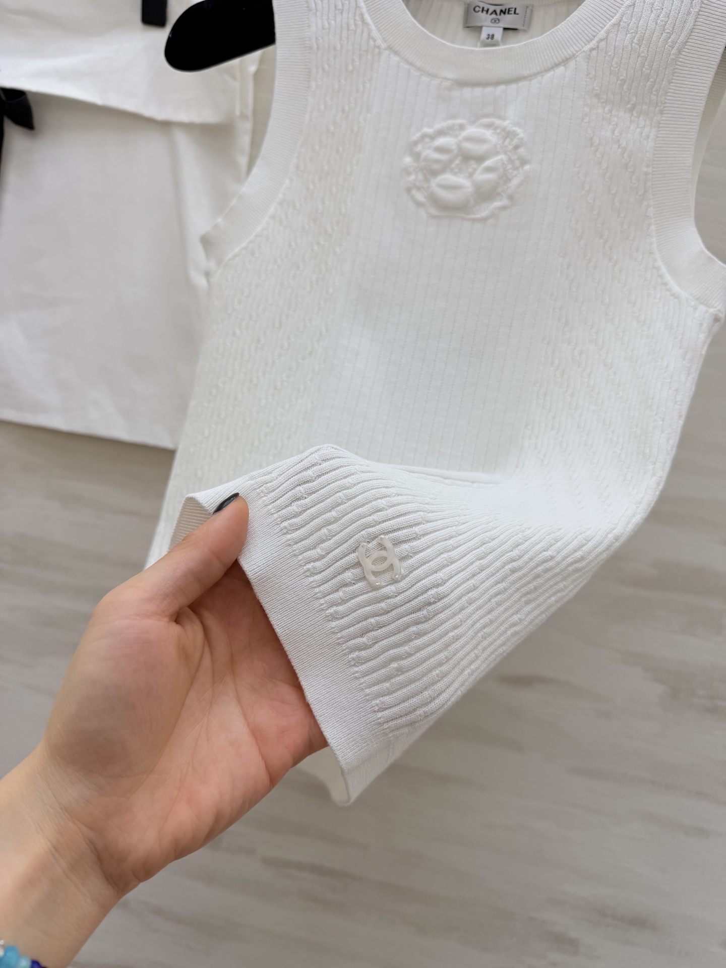 #Chane♡²⁶C 立体山茶花刺绣背心 原版开发 高品质定制 现货首发size：36/38/40（）