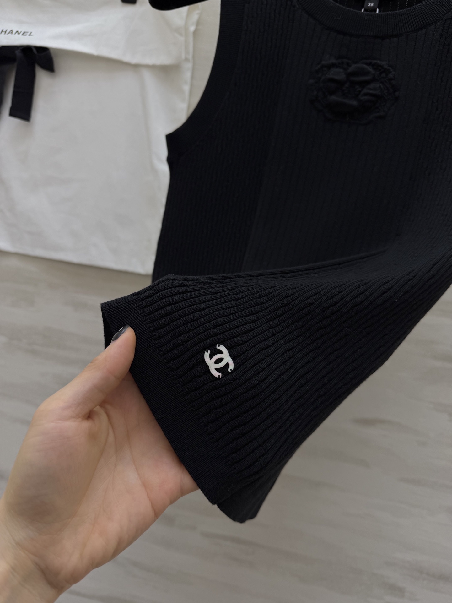 #Chane♡²⁶C 立体山茶花刺绣背心 原版开发 高品质定制 现货首发size：36/38/40（）