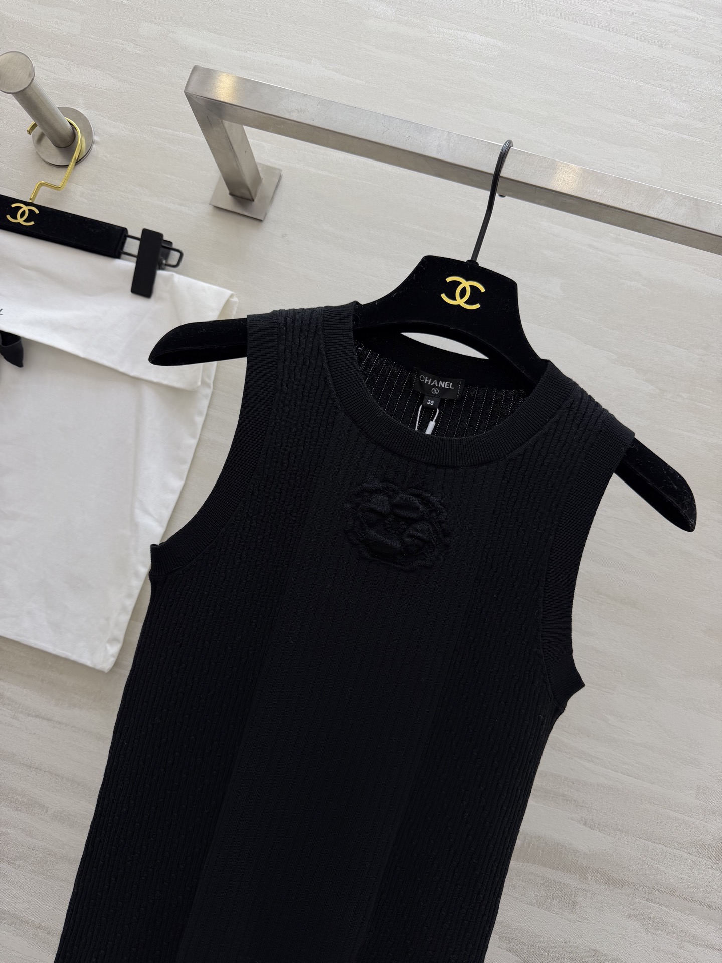 #Chane♡²⁶C 立体山茶花刺绣背心 原版开发 高品质定制 现货首发size：36/38/40（）