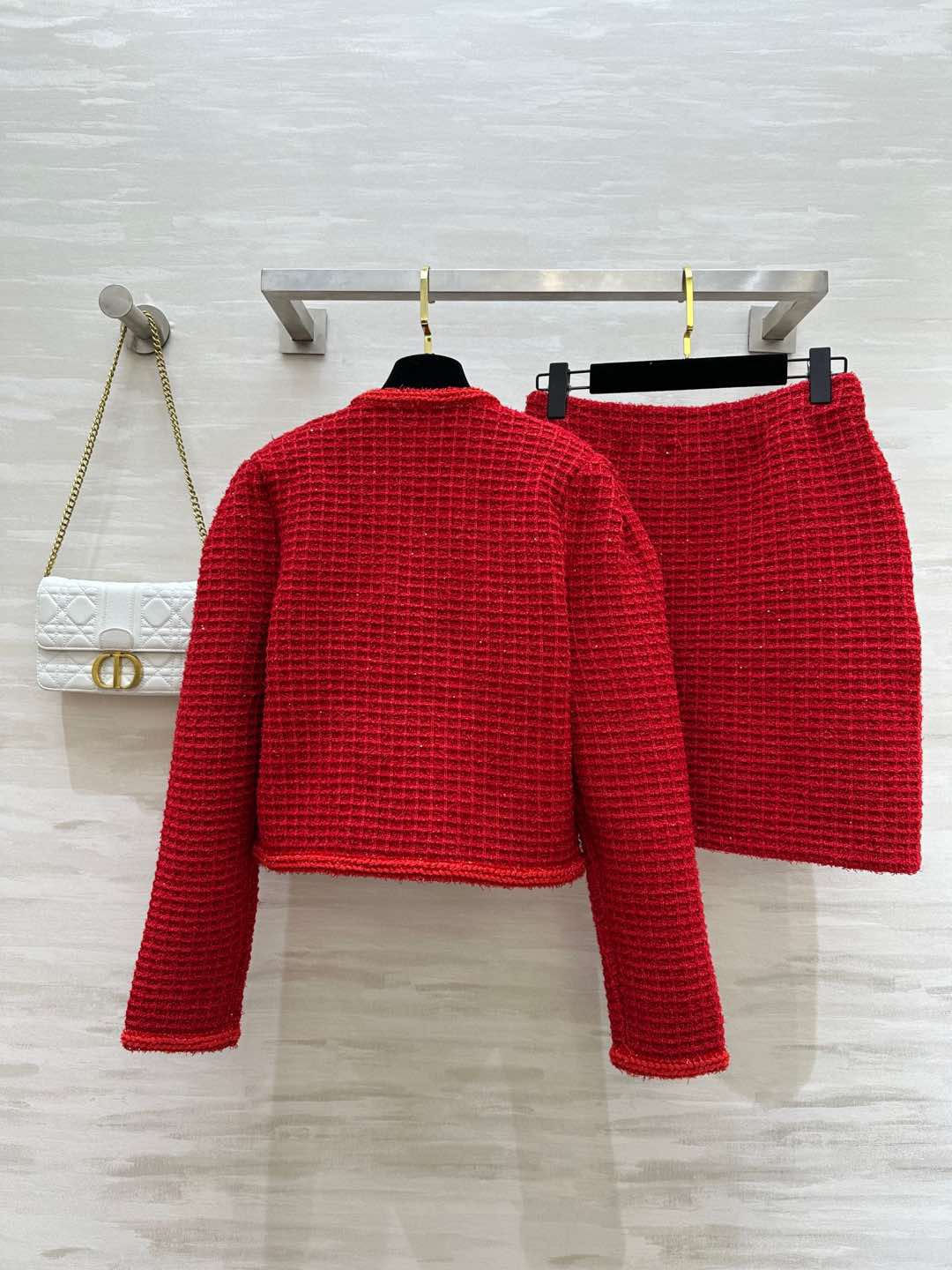 sel-fportrai♡ 重工贵气感针织套装 小香风针织 经典水钻扣点缀 高腰线设计拉长身材线条比例 