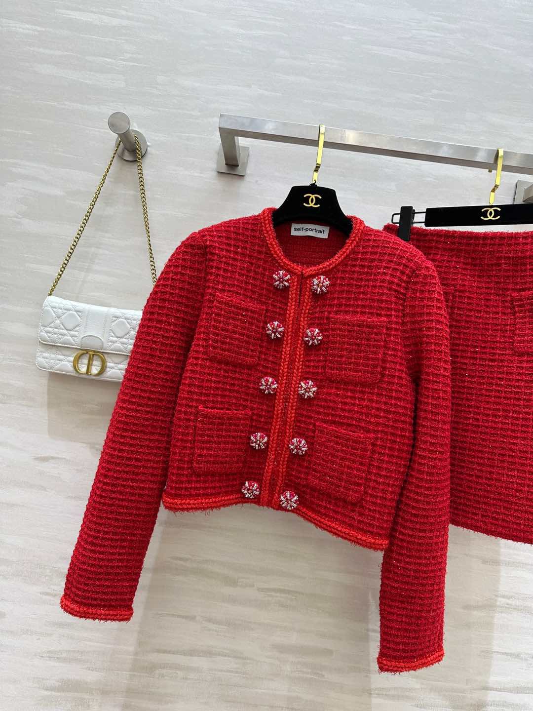 sel-fportrai♡ 重工贵气感针织套装 小香风针织 经典水钻扣点缀 高腰线设计拉长身材线条比例 