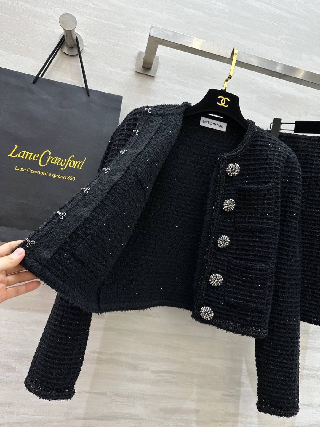 sel-fportrai♡ 重工贵气感针织套装 小香风针织 经典水钻扣点缀 高腰线设计拉长身材线条比例 