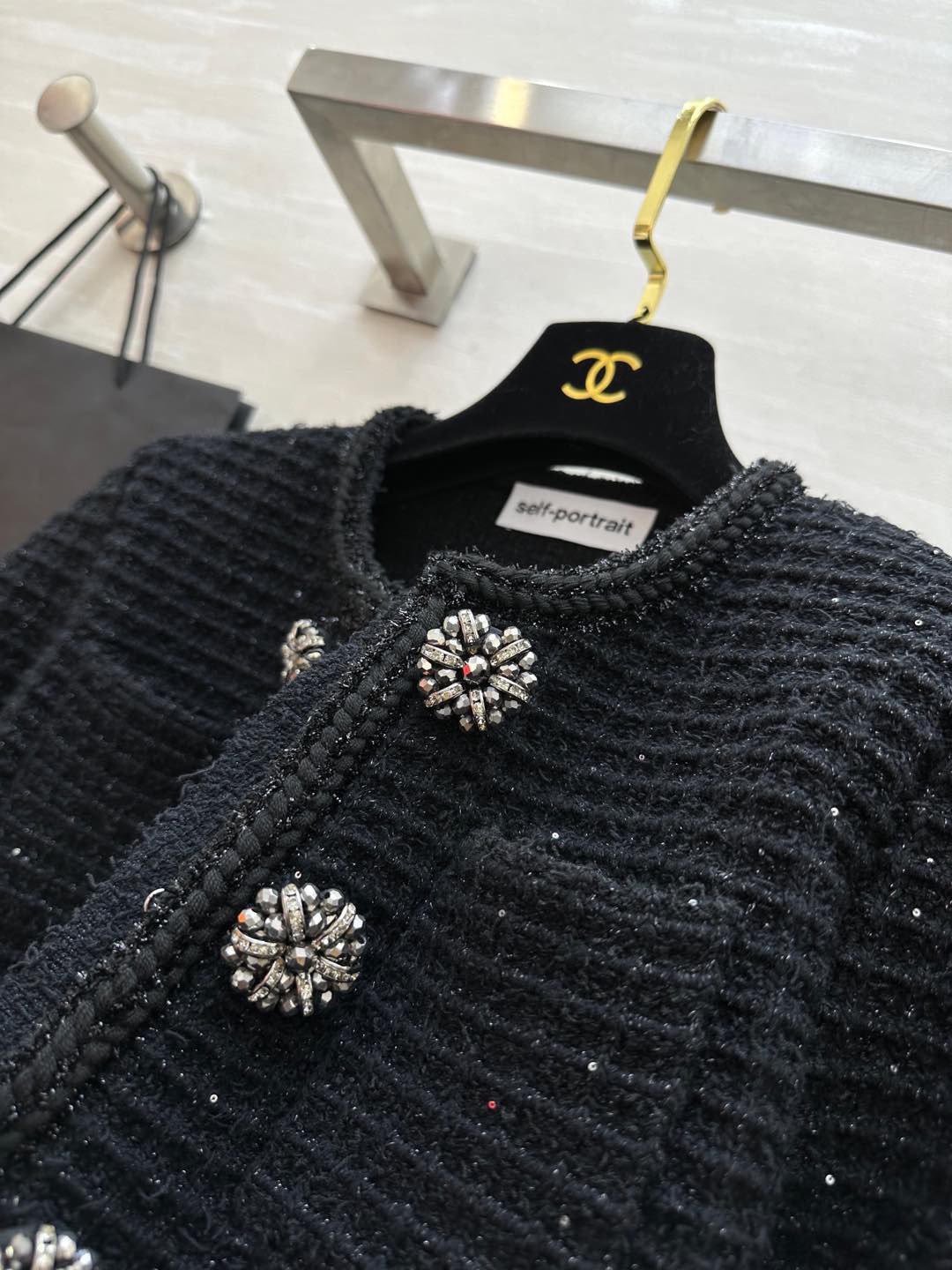 sel-fportrai♡ 重工贵气感针织套装 小香风针织 经典水钻扣点缀 高腰线设计拉长身材线条比例 