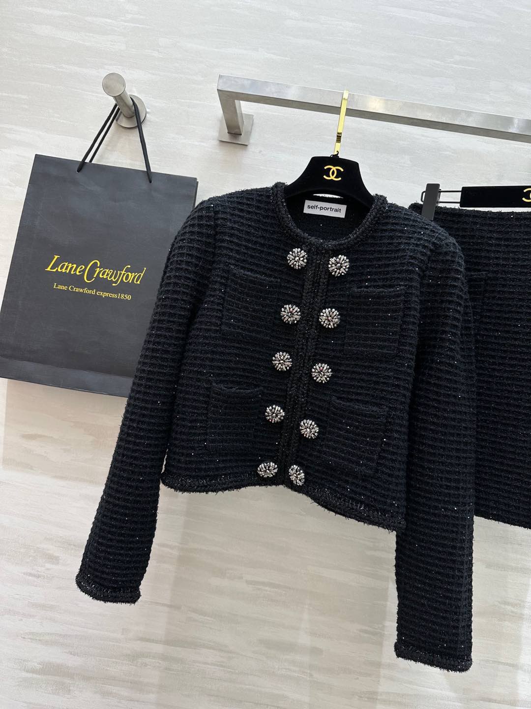 sel-fportrai♡ 重工贵气感针织套装 小香风针织 经典水钻扣点缀 高腰线设计拉长身材线条比例 