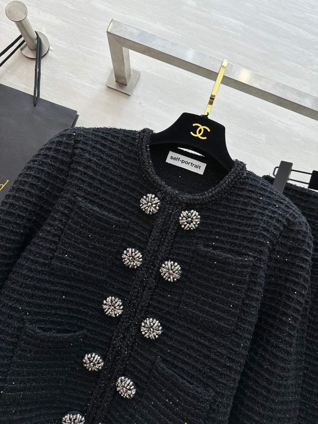 sel-fportrai♡ 重工贵气感针织套装 小香风针织 经典水钻扣点缀 高腰线设计拉长身材线条比例 