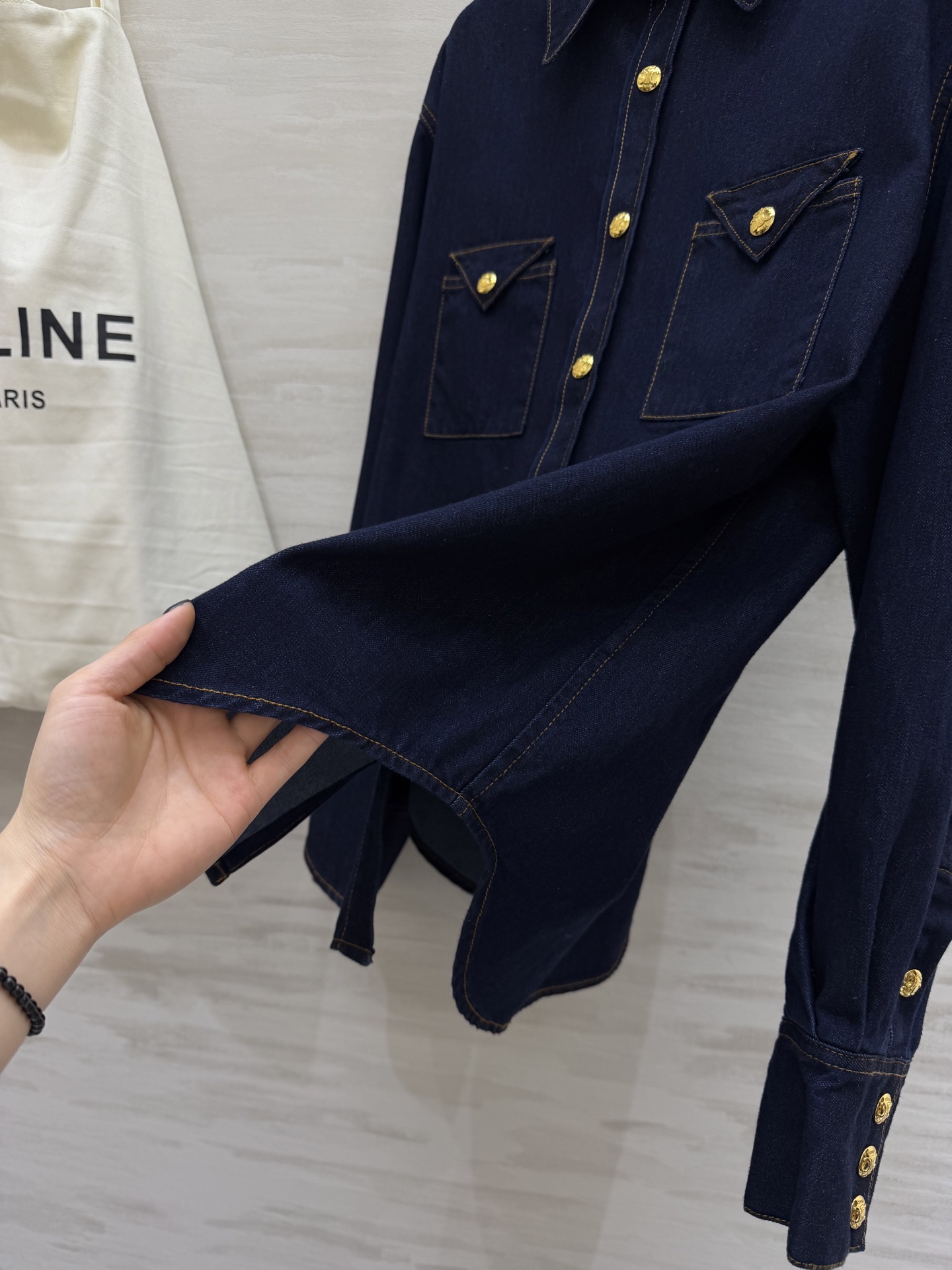 #Celin♡²⁶新款 丹宁牛仔衬衣 高品质定制 现货首发size：S/M/L（s码肩宽：47，胸围：1