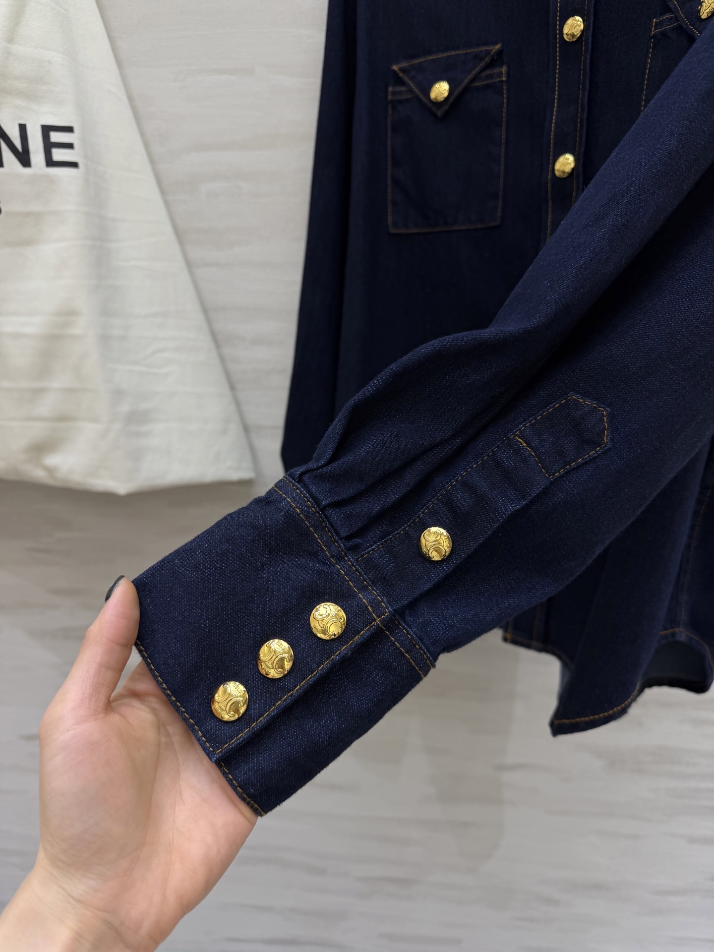 #Celin♡²⁶新款 丹宁牛仔衬衣 高品质定制 现货首发size：S/M/L（s码肩宽：47，胸围：1