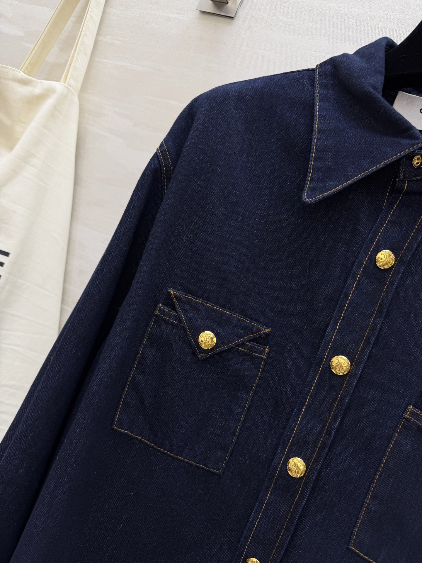 #Celin♡²⁶新款 丹宁牛仔衬衣 高品质定制 现货首发size：S/M/L（s码肩宽：47，胸围：1