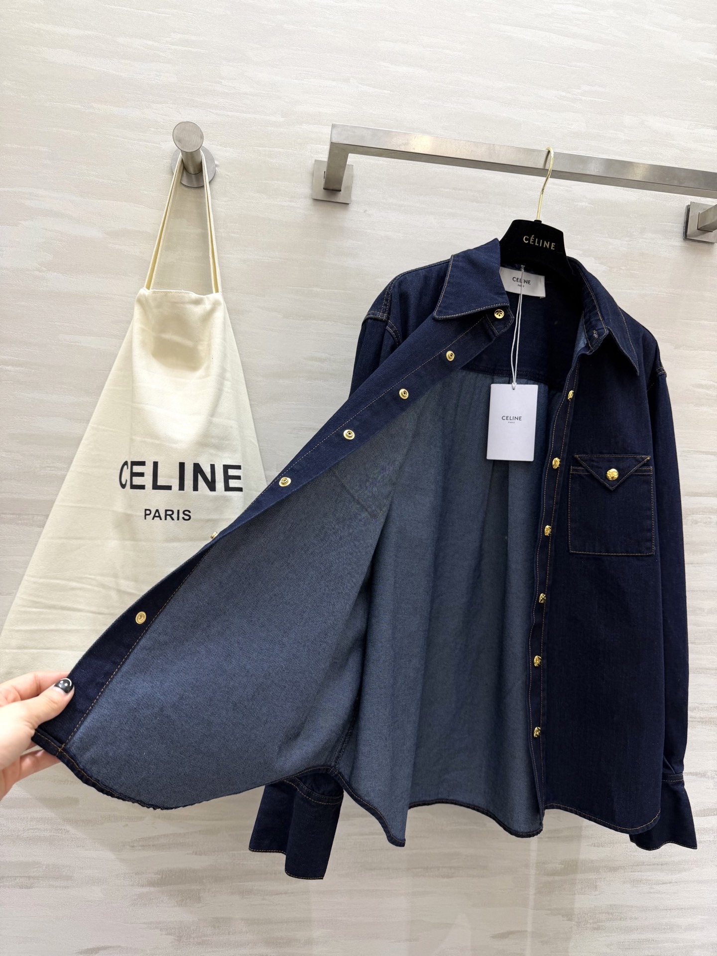 #Celin♡²⁶新款 丹宁牛仔衬衣 高品质定制 现货首发size：S/M/L（s码肩宽：47，胸围：1