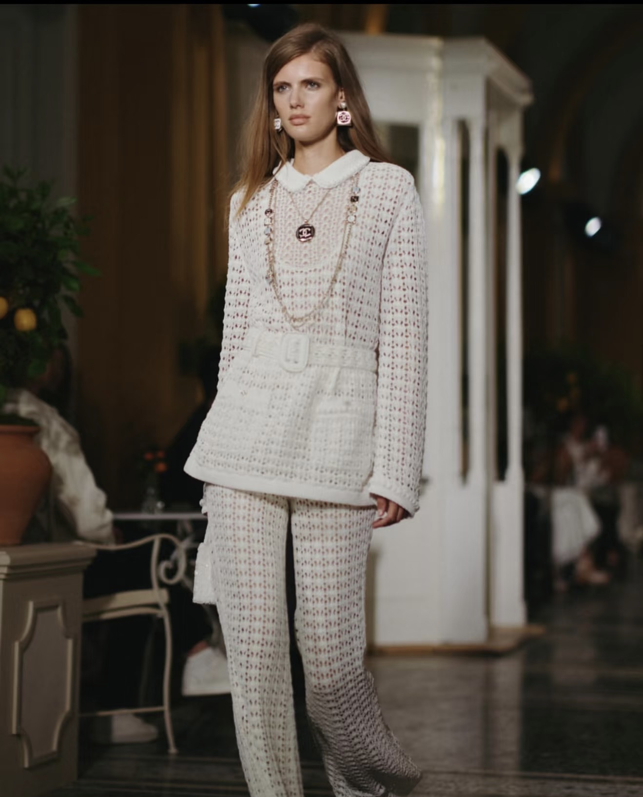 NO:716575,,,19860909,,,Women's clothing